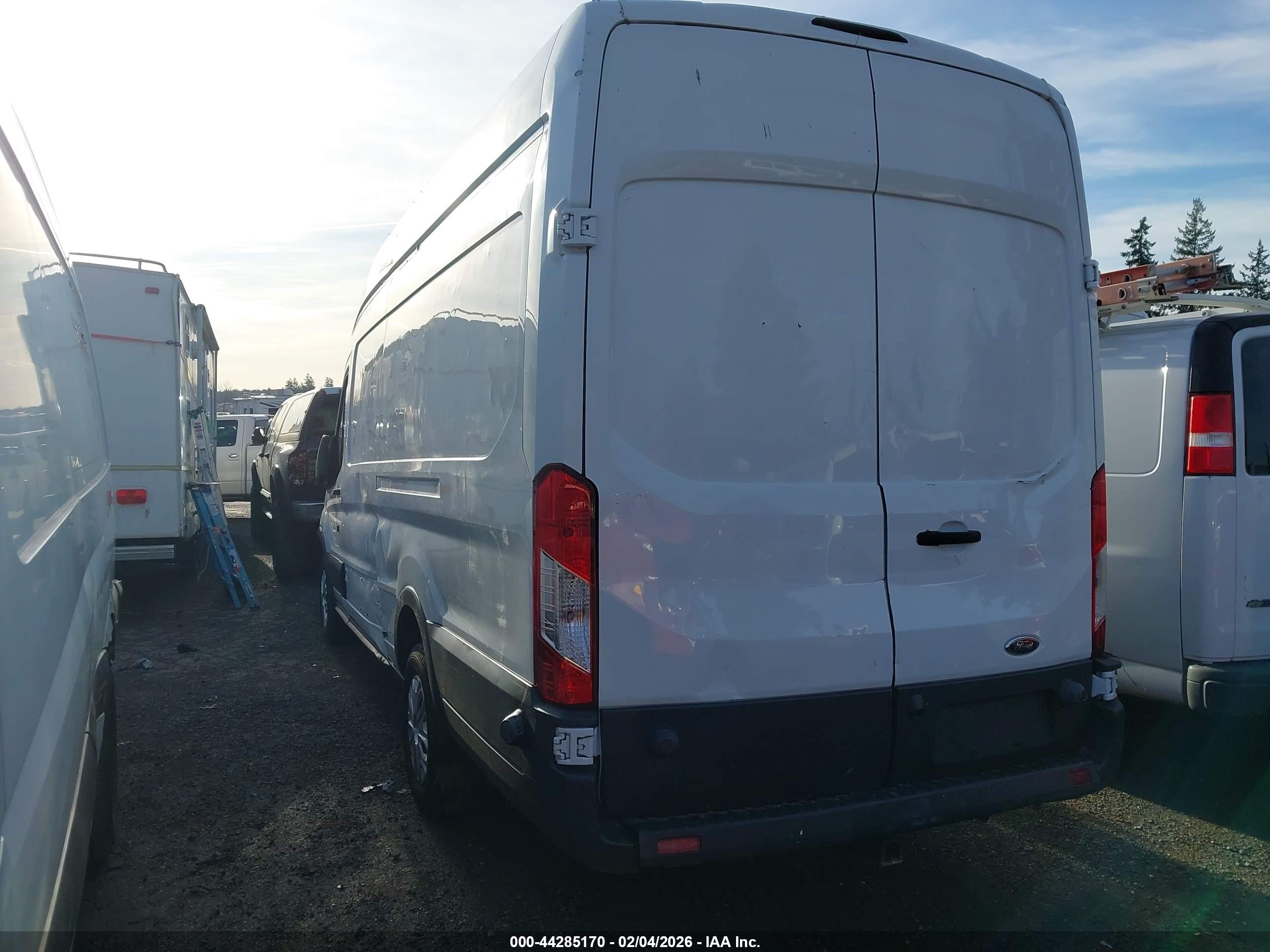 FORD TRANSIT-250 image 3