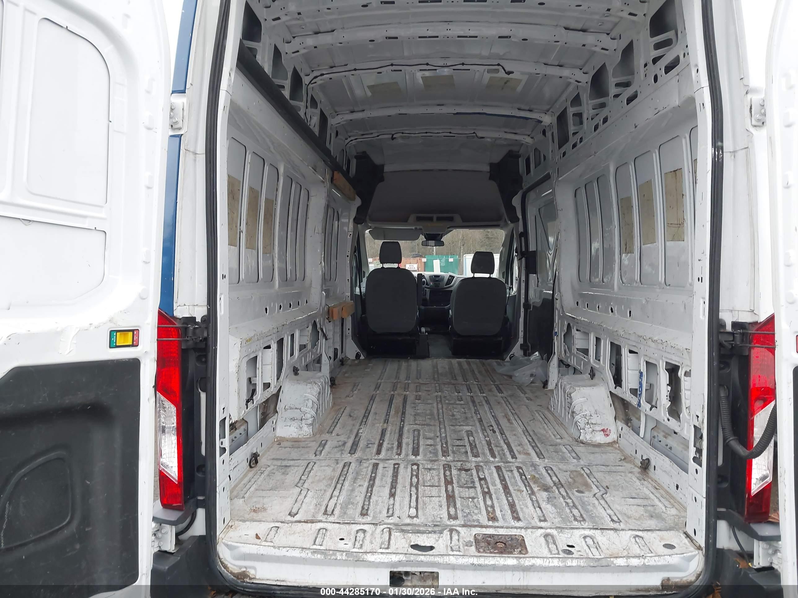 FORD TRANSIT-250 image 8