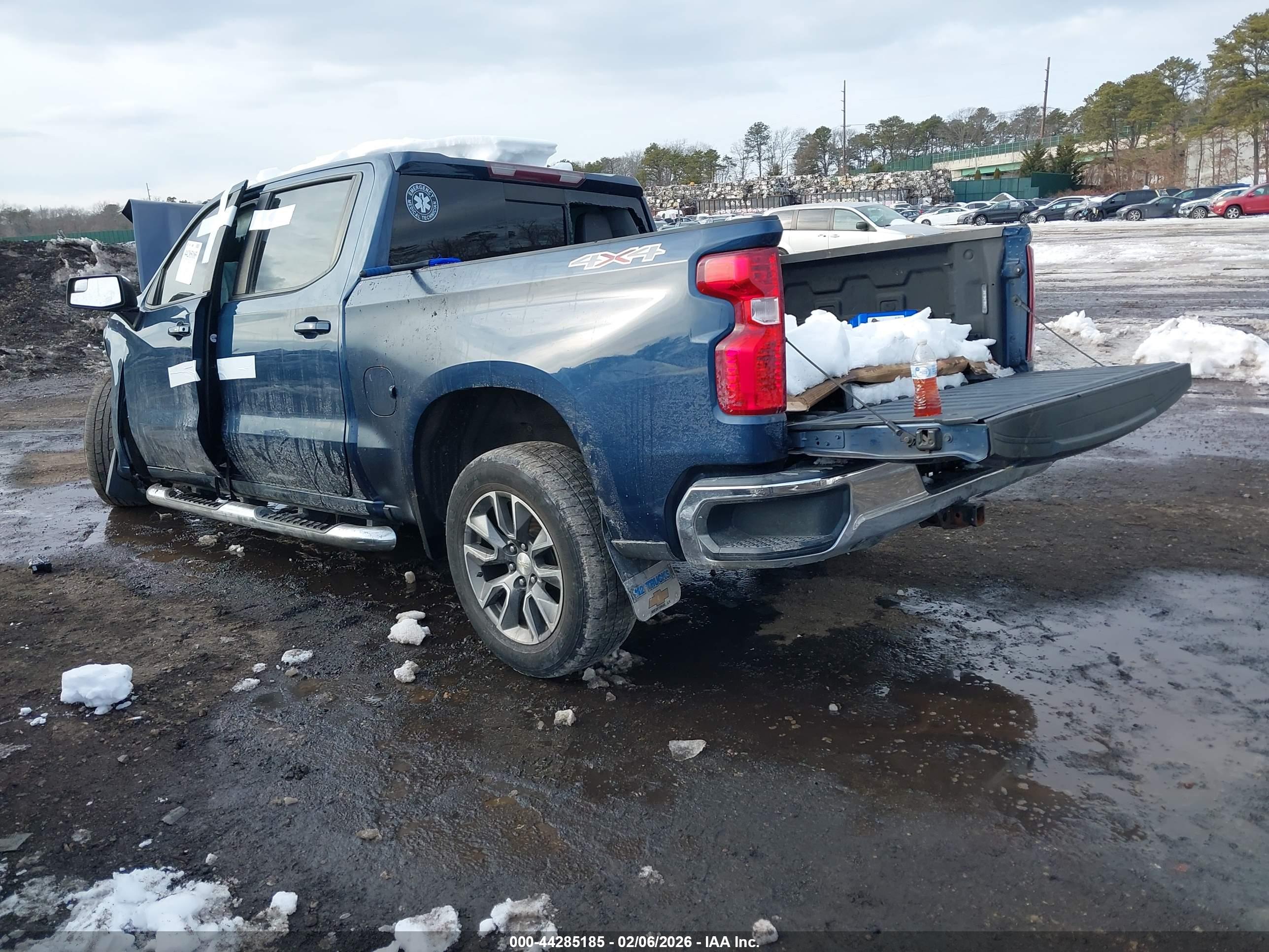 CHEVROLET SILVERADO image 3
