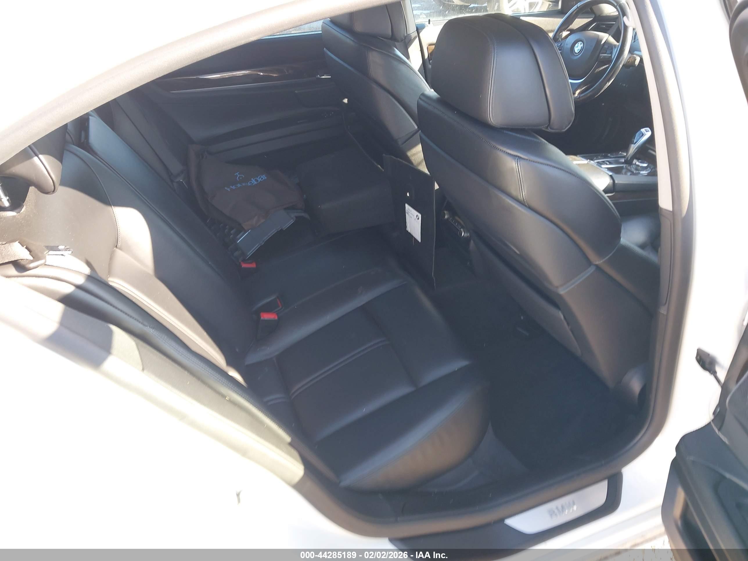 BMW 750I image 8