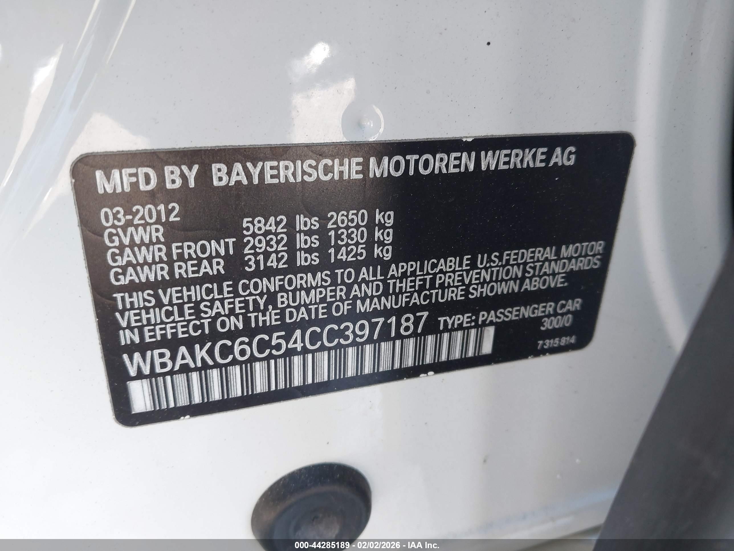 BMW 750I image 9