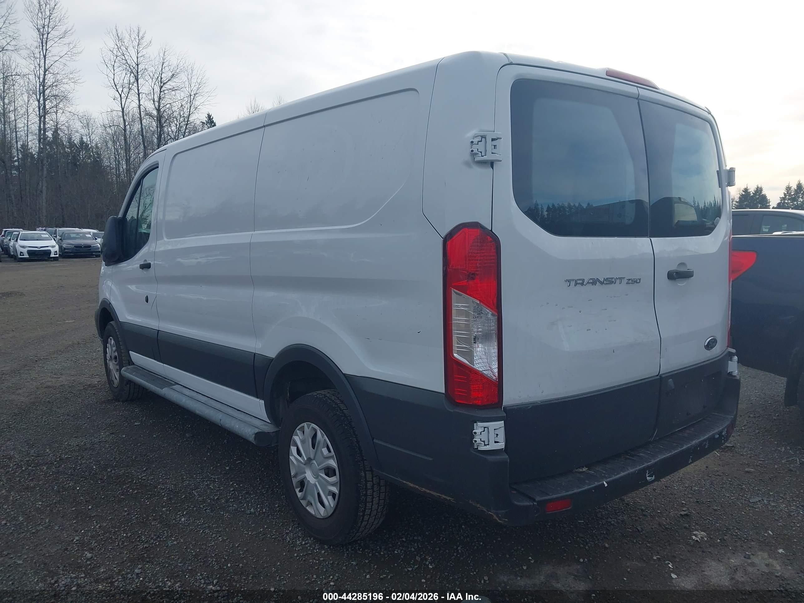 FORD TRANSIT-250 image 3