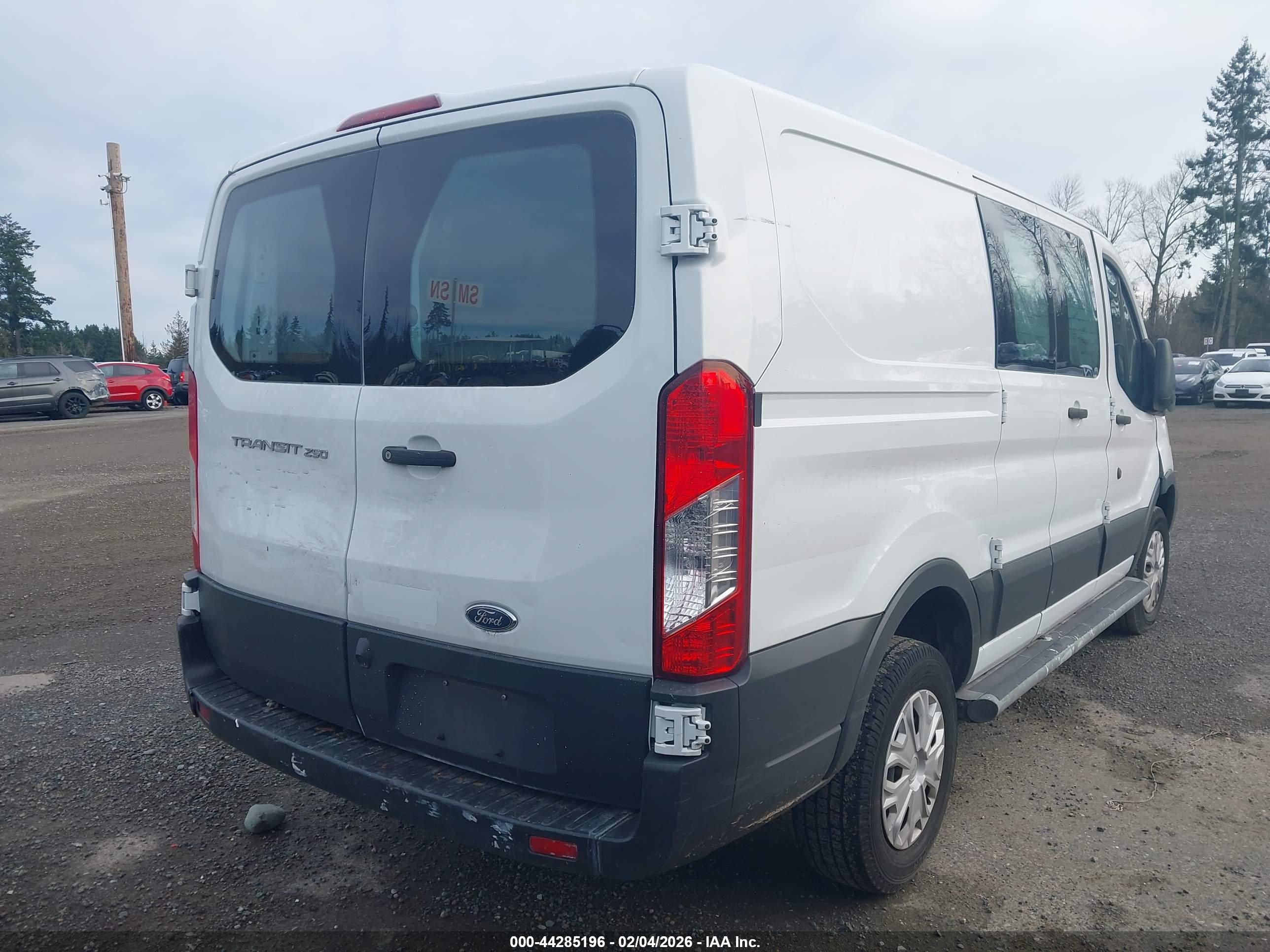 FORD TRANSIT-250 image 4