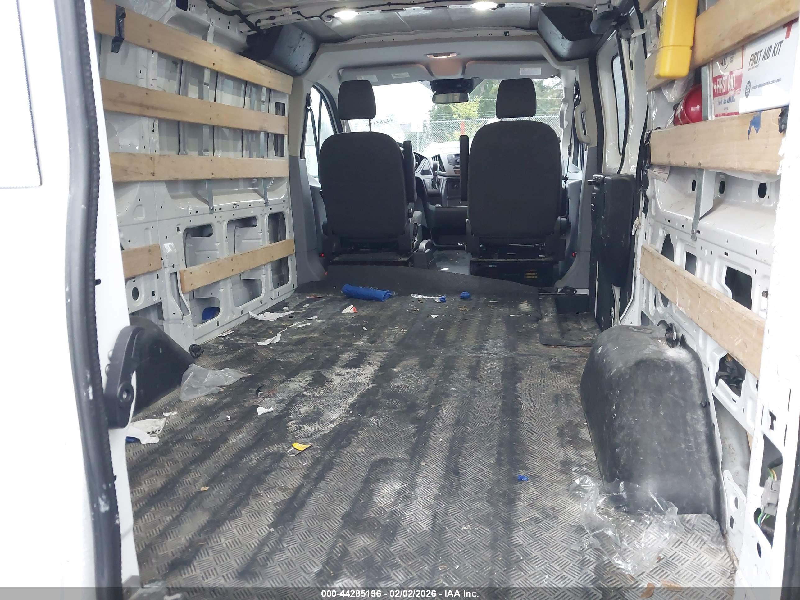 FORD TRANSIT-250 image 8