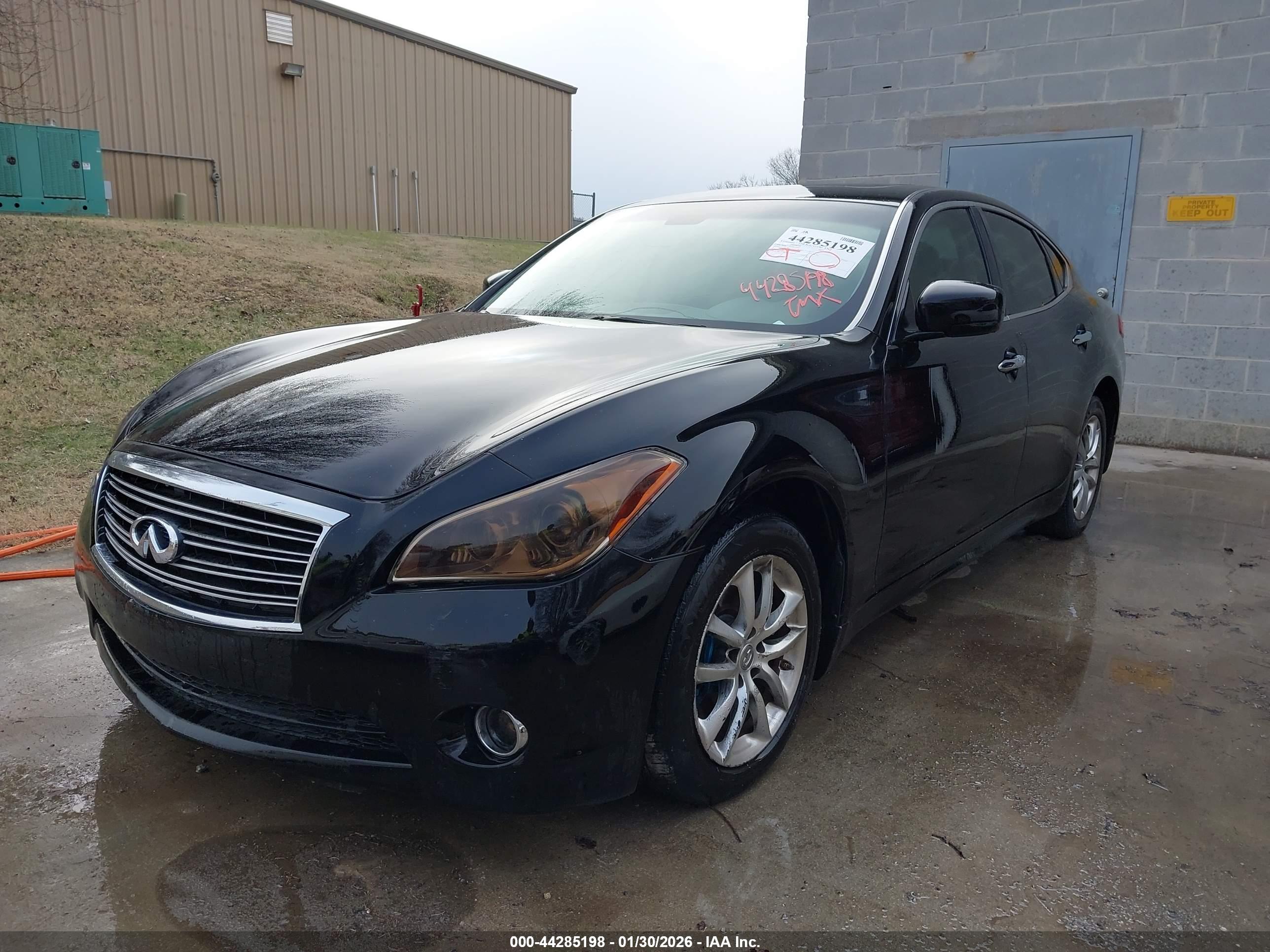 INFINITI M37 image 2
