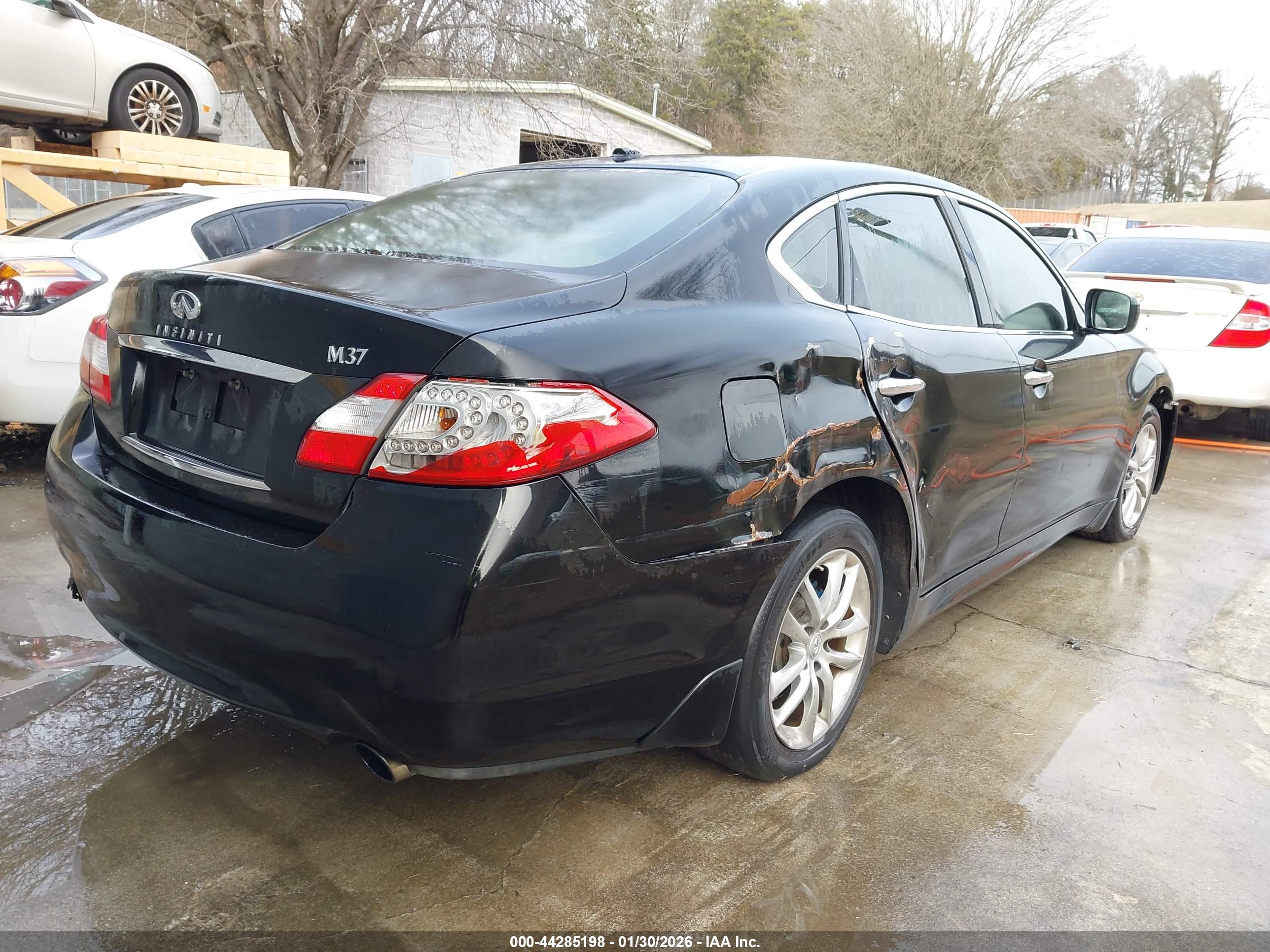 INFINITI M37 image 4