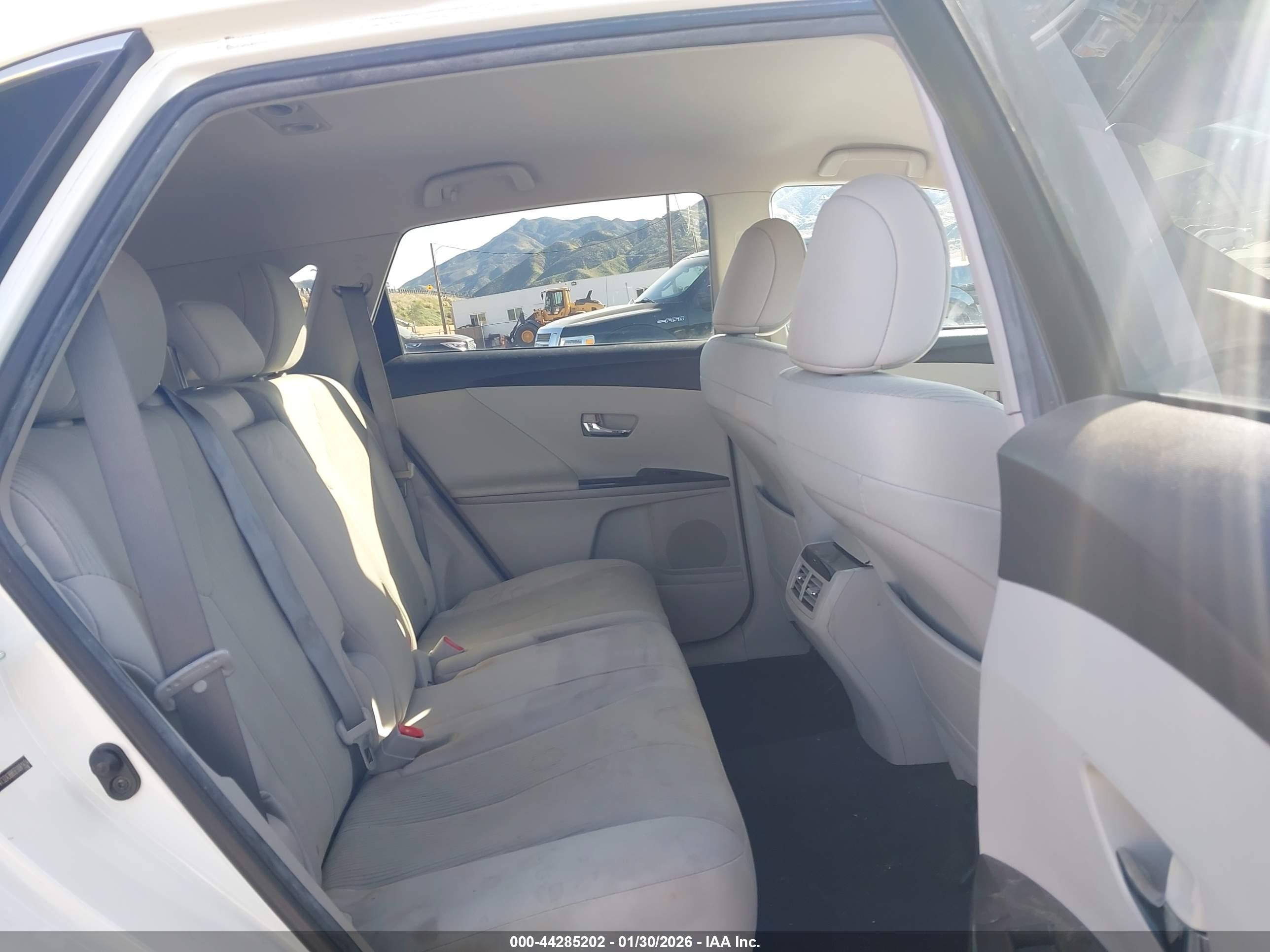 TOYOTA VENZA image 8