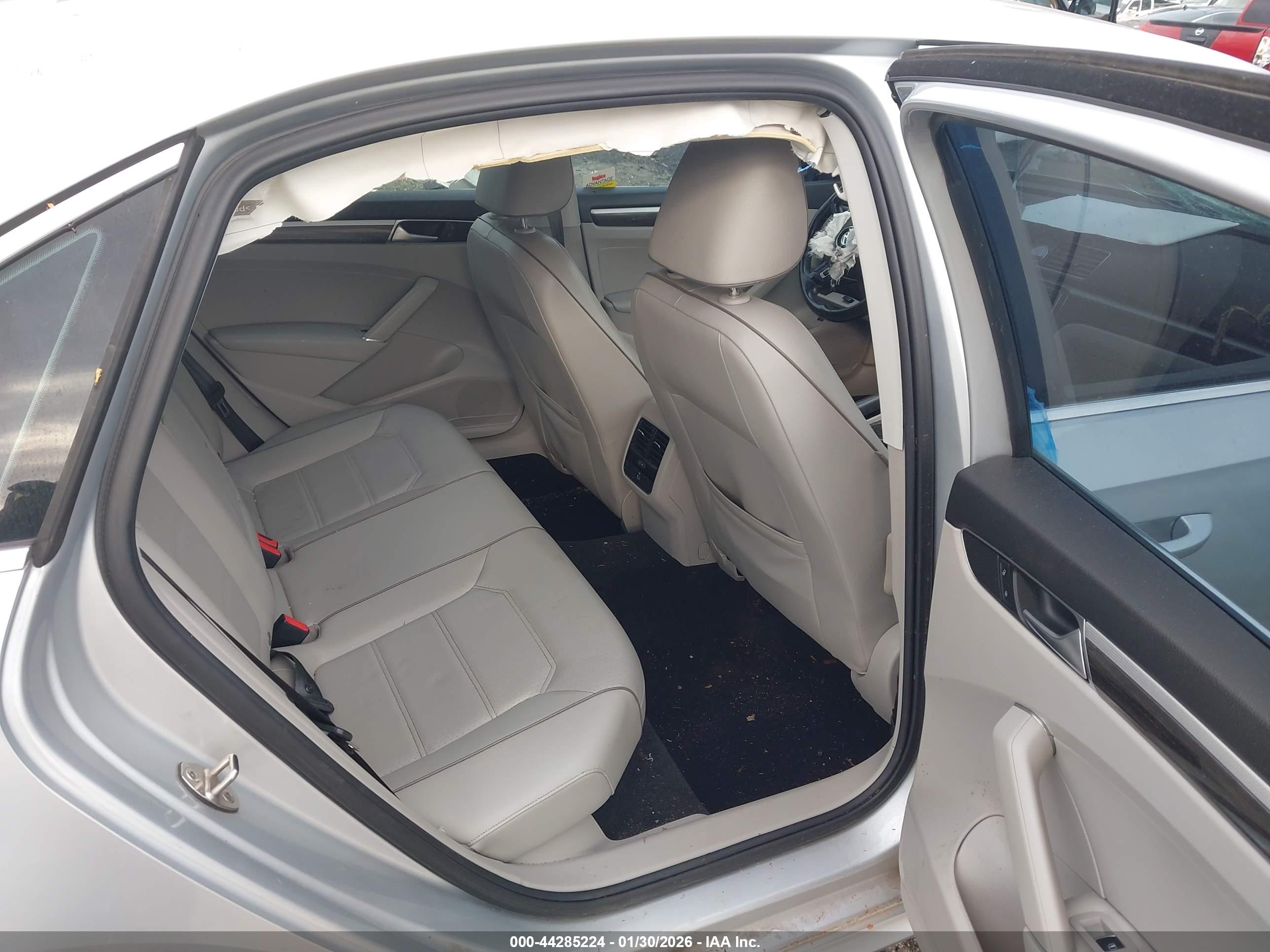 VOLKSWAGEN PASSAT image 8