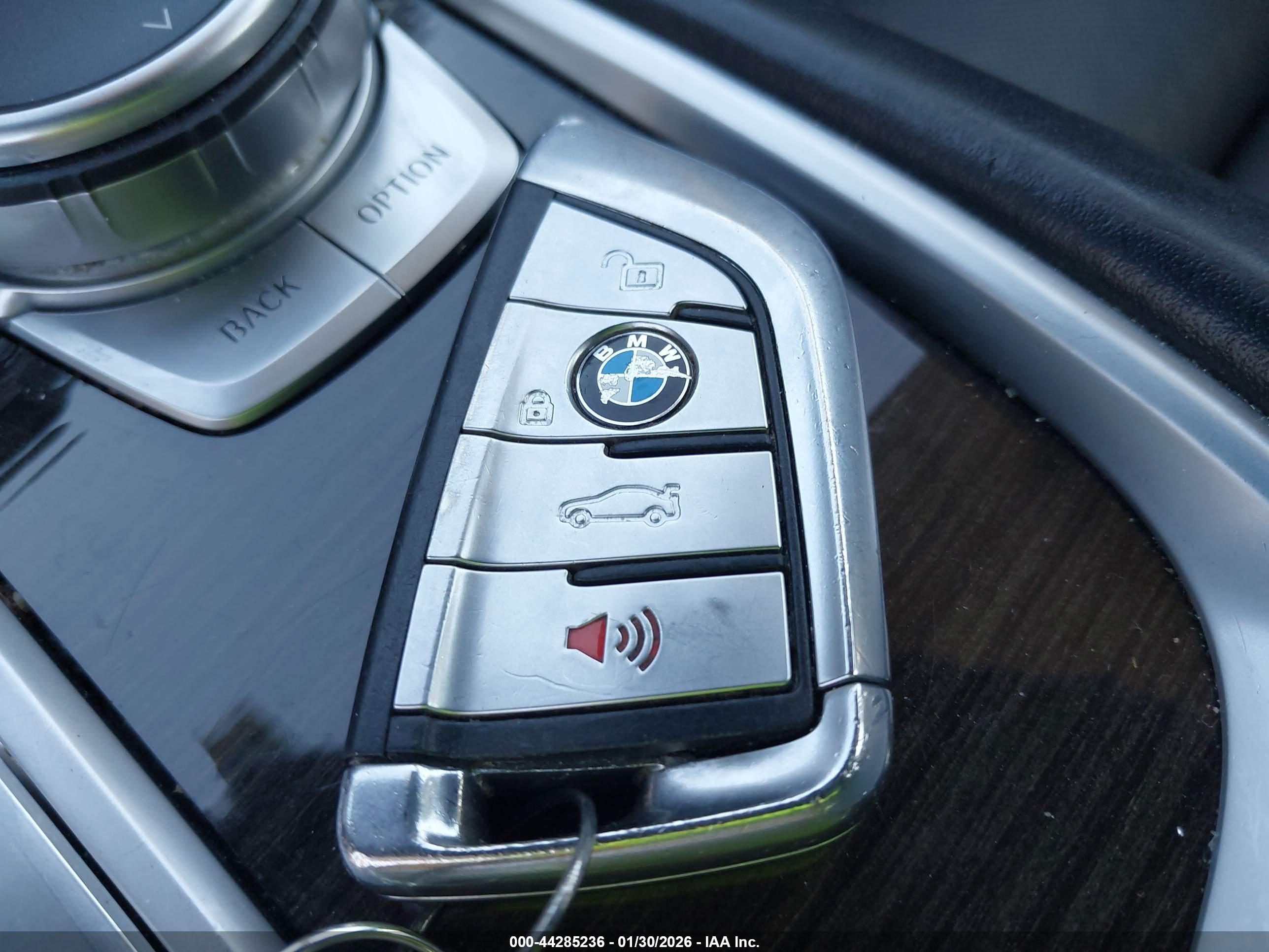 BMW 740 image 11