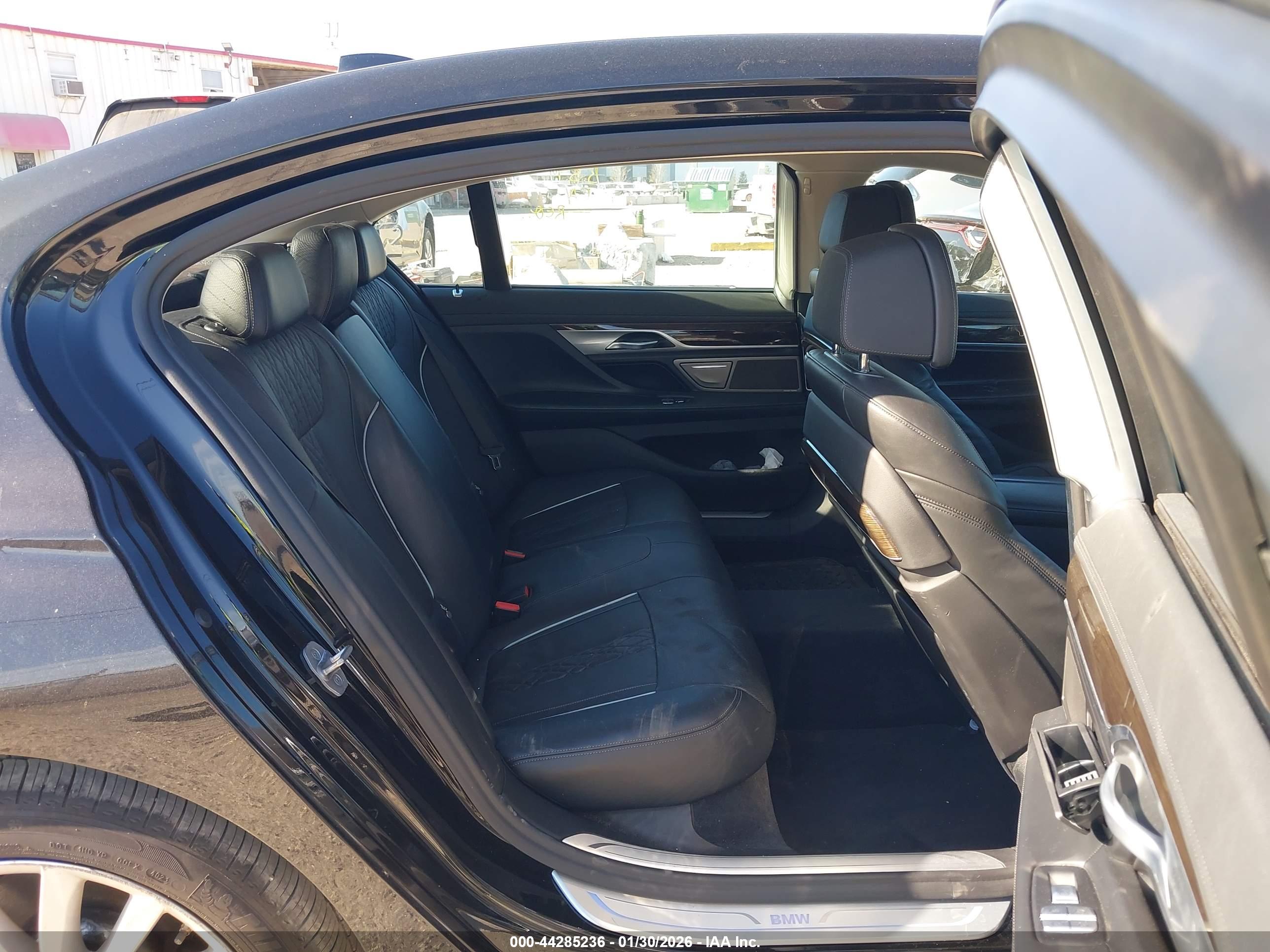 BMW 740 image 8