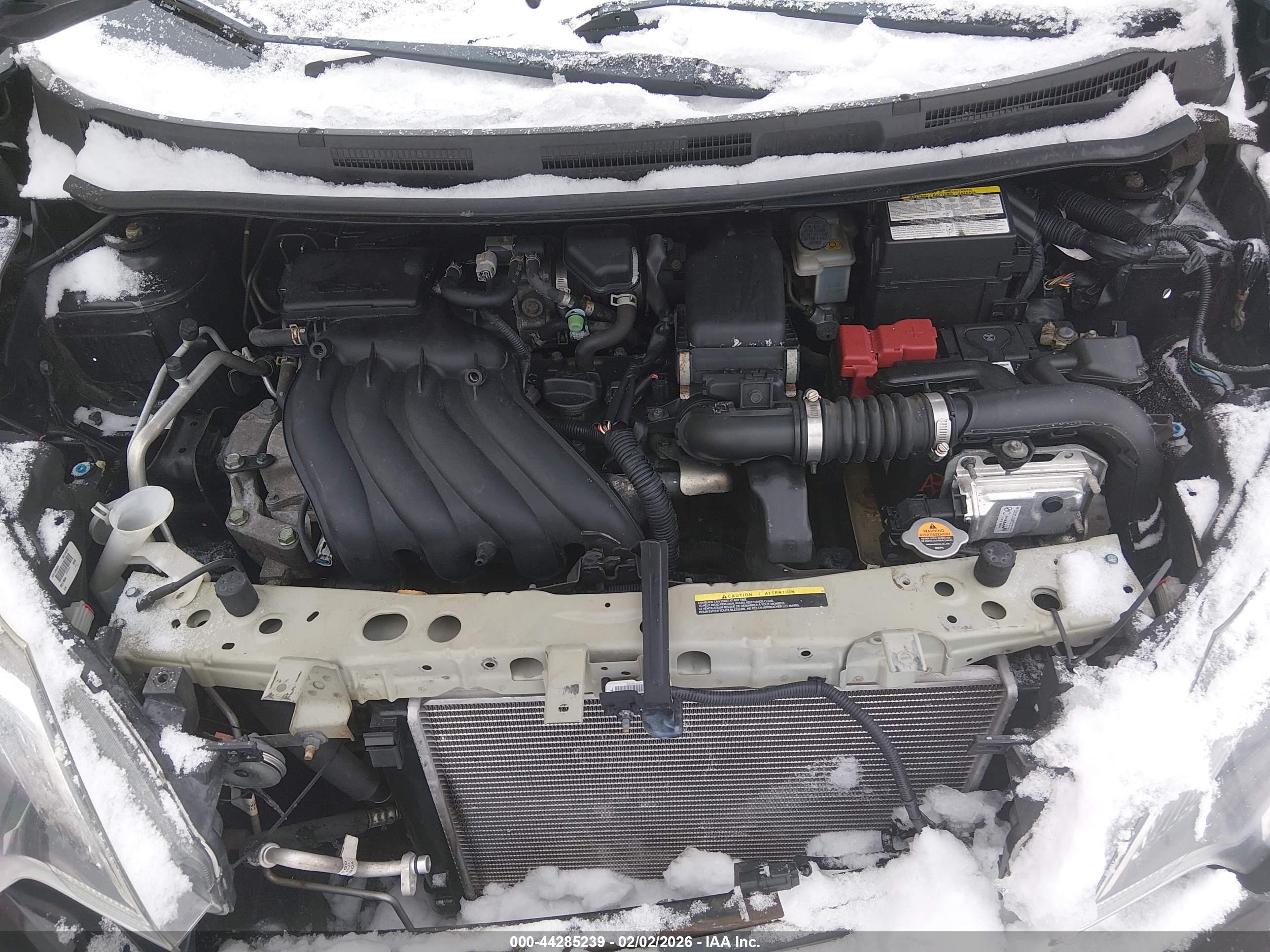 NISSAN VERSA image 10