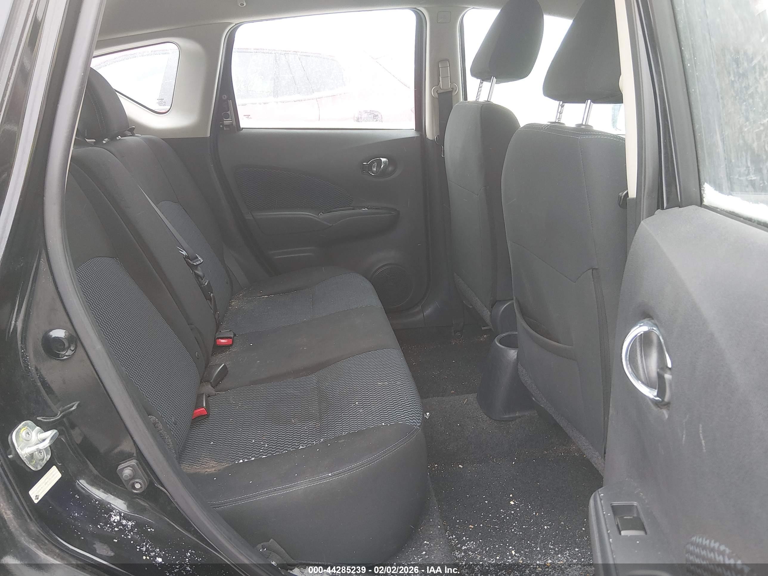NISSAN VERSA image 8