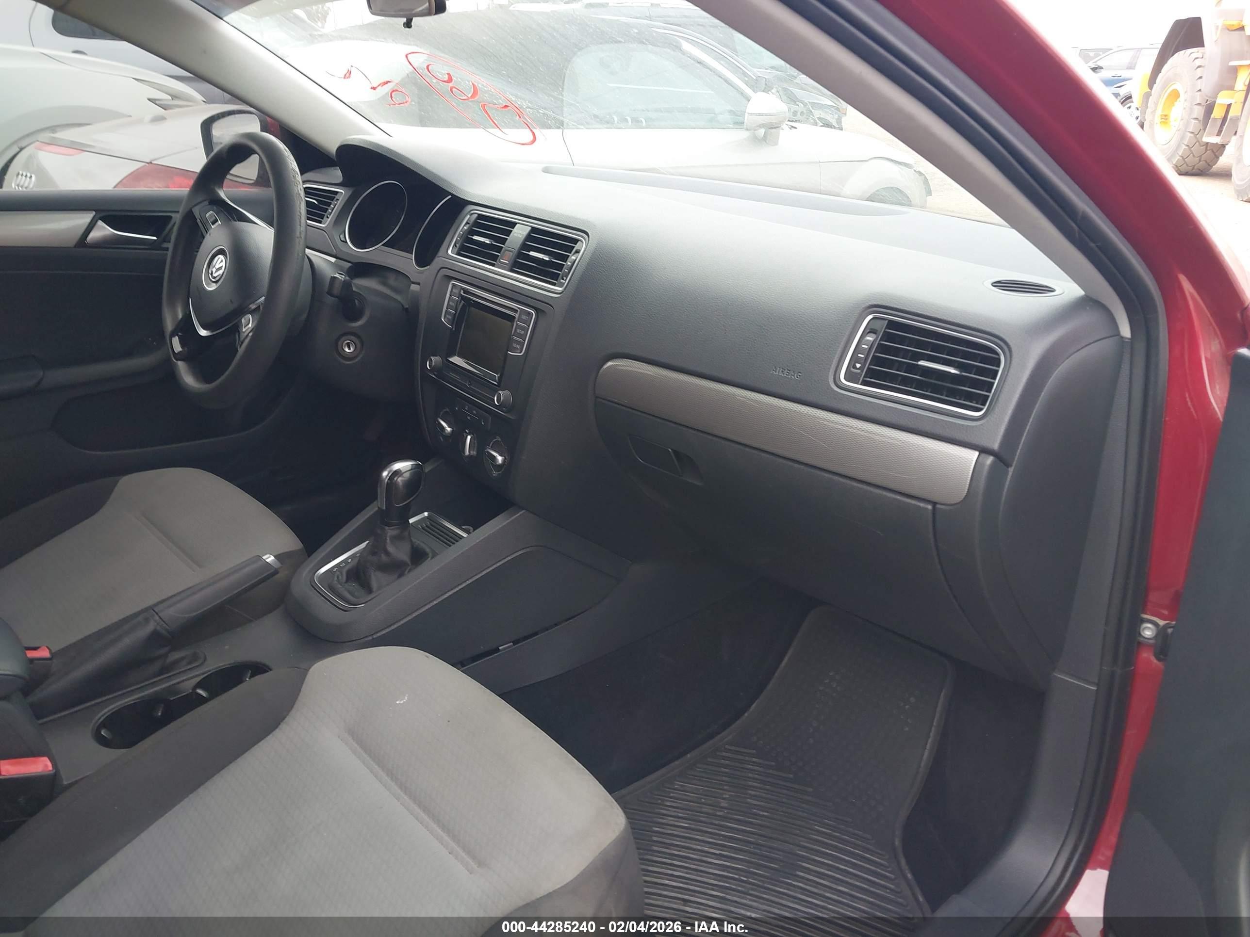VOLKSWAGEN JETTA image 5