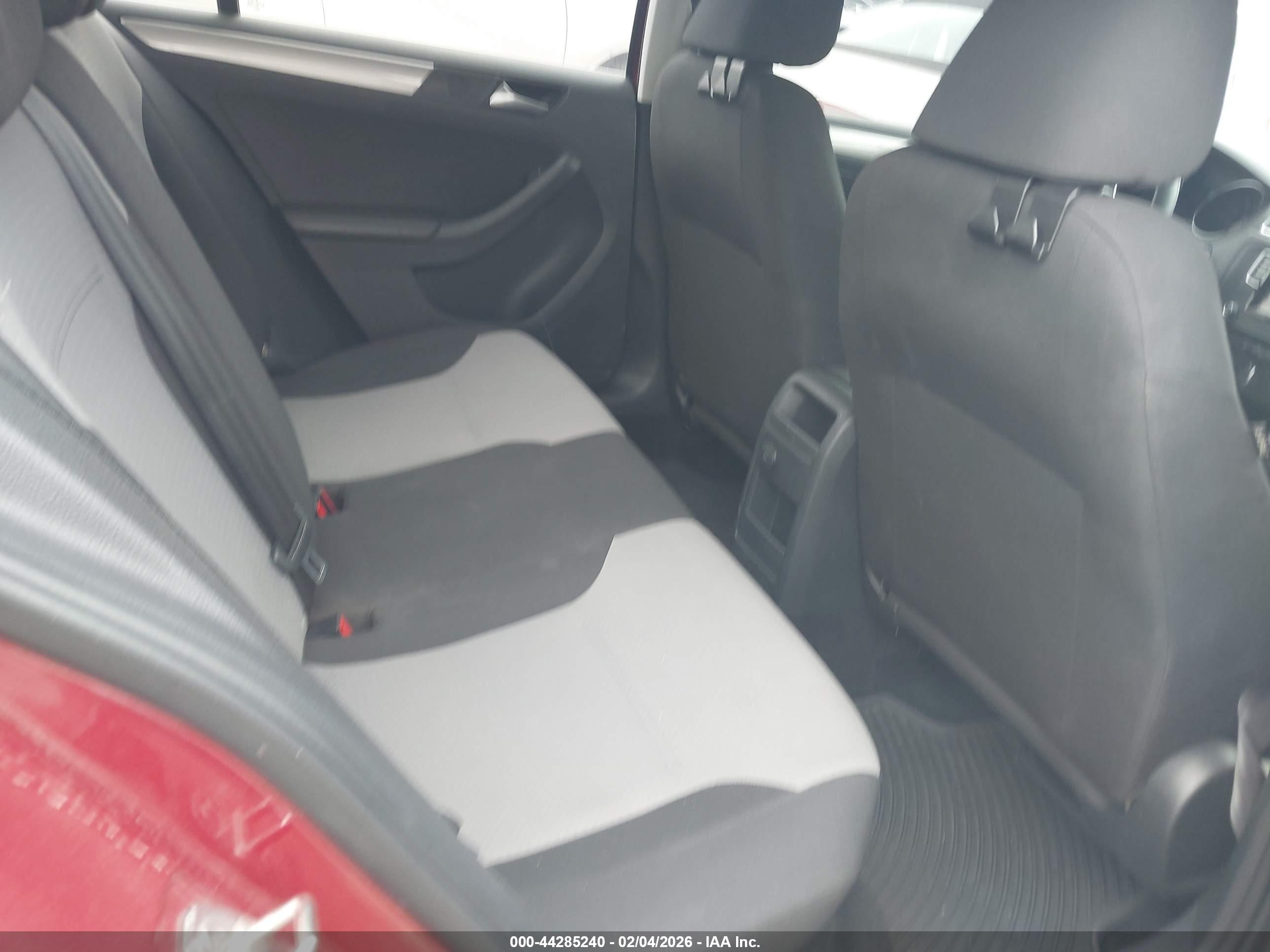 VOLKSWAGEN JETTA image 8
