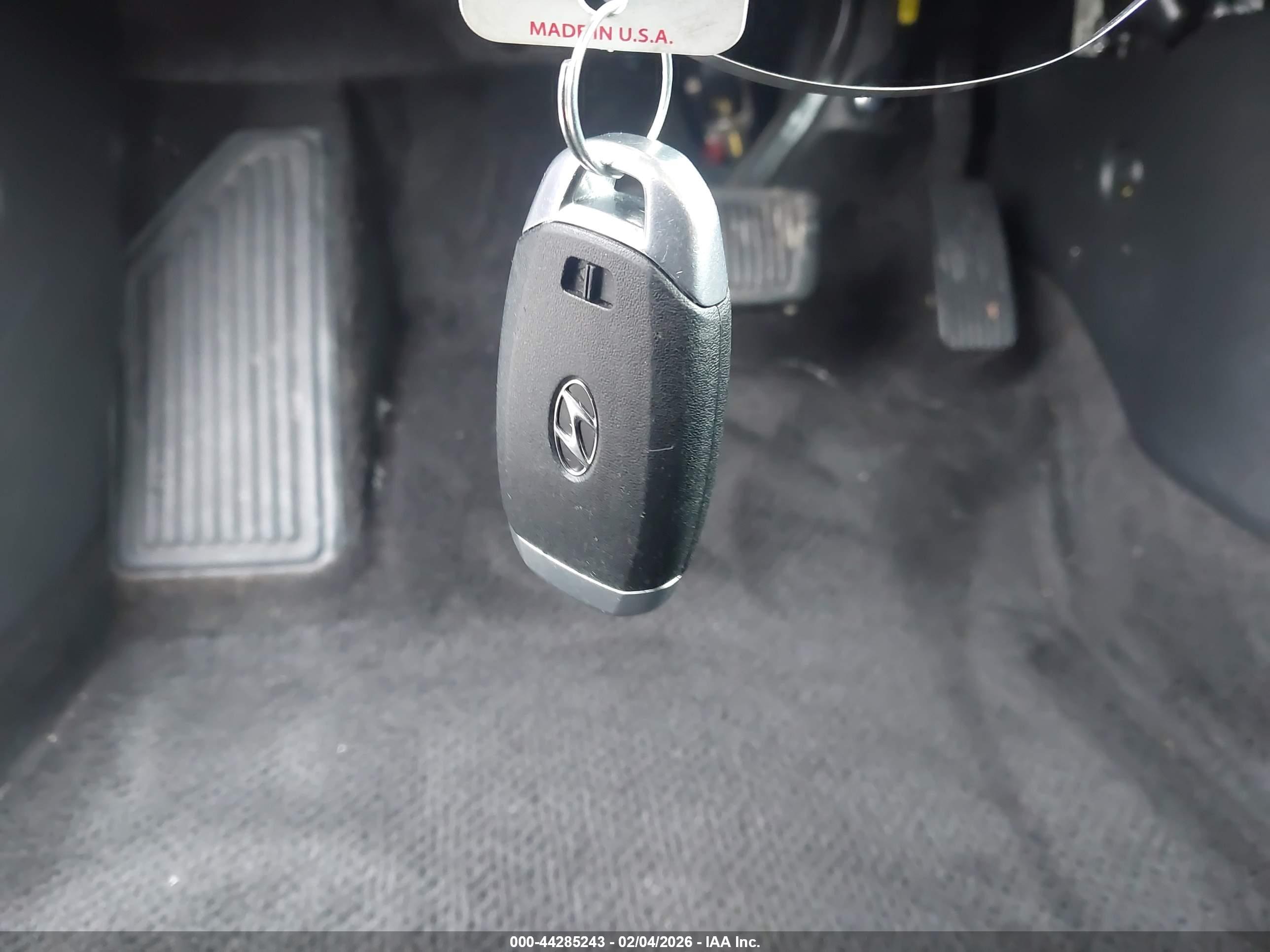 HYUNDAI ELANTRA image 11