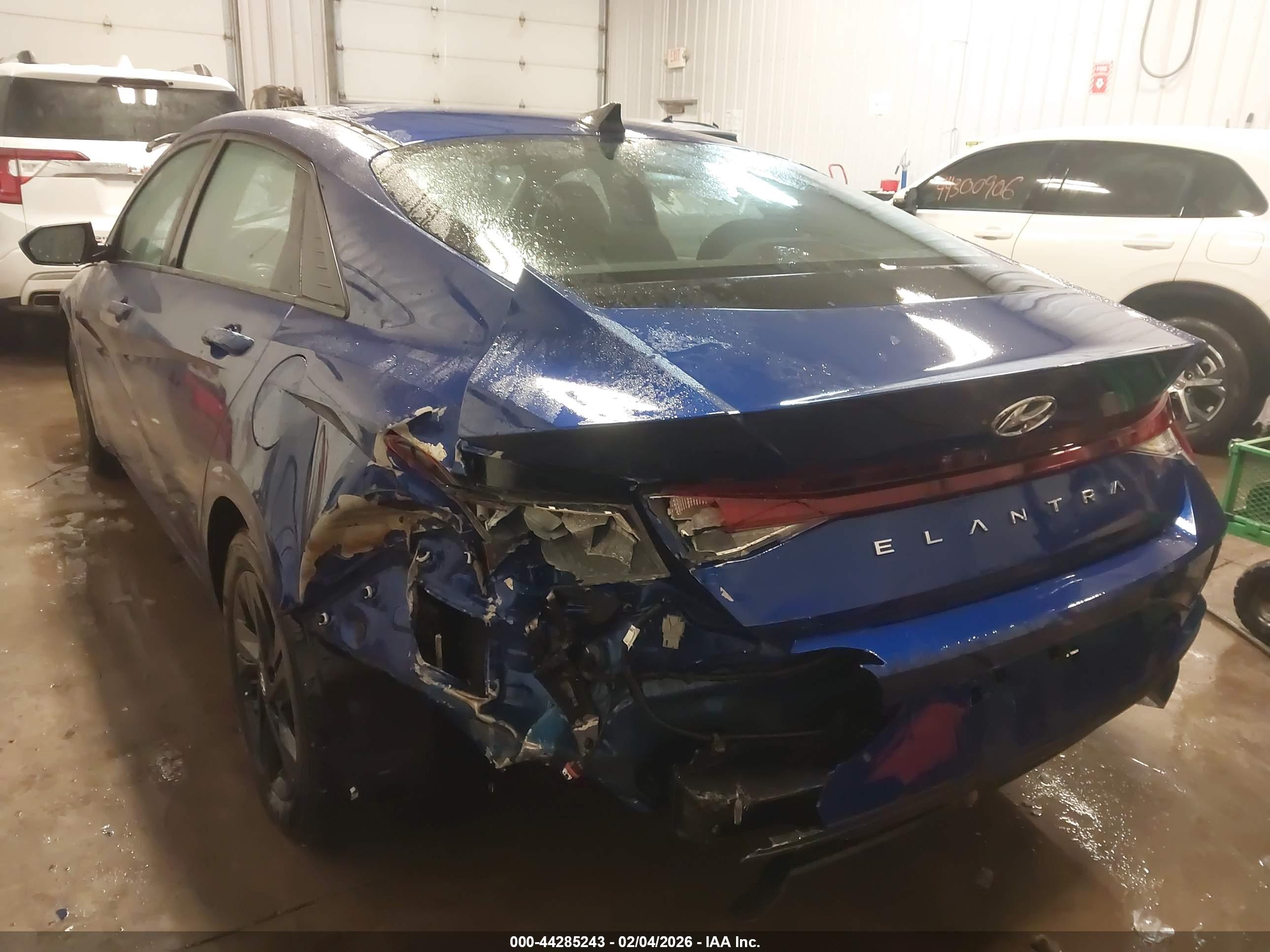 HYUNDAI ELANTRA image 3
