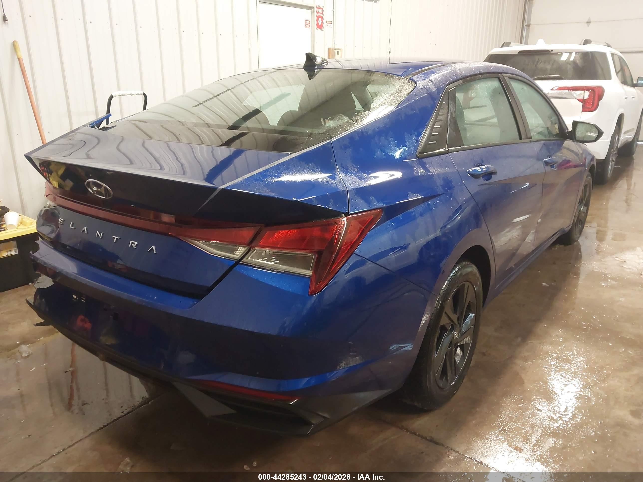 HYUNDAI ELANTRA image 4