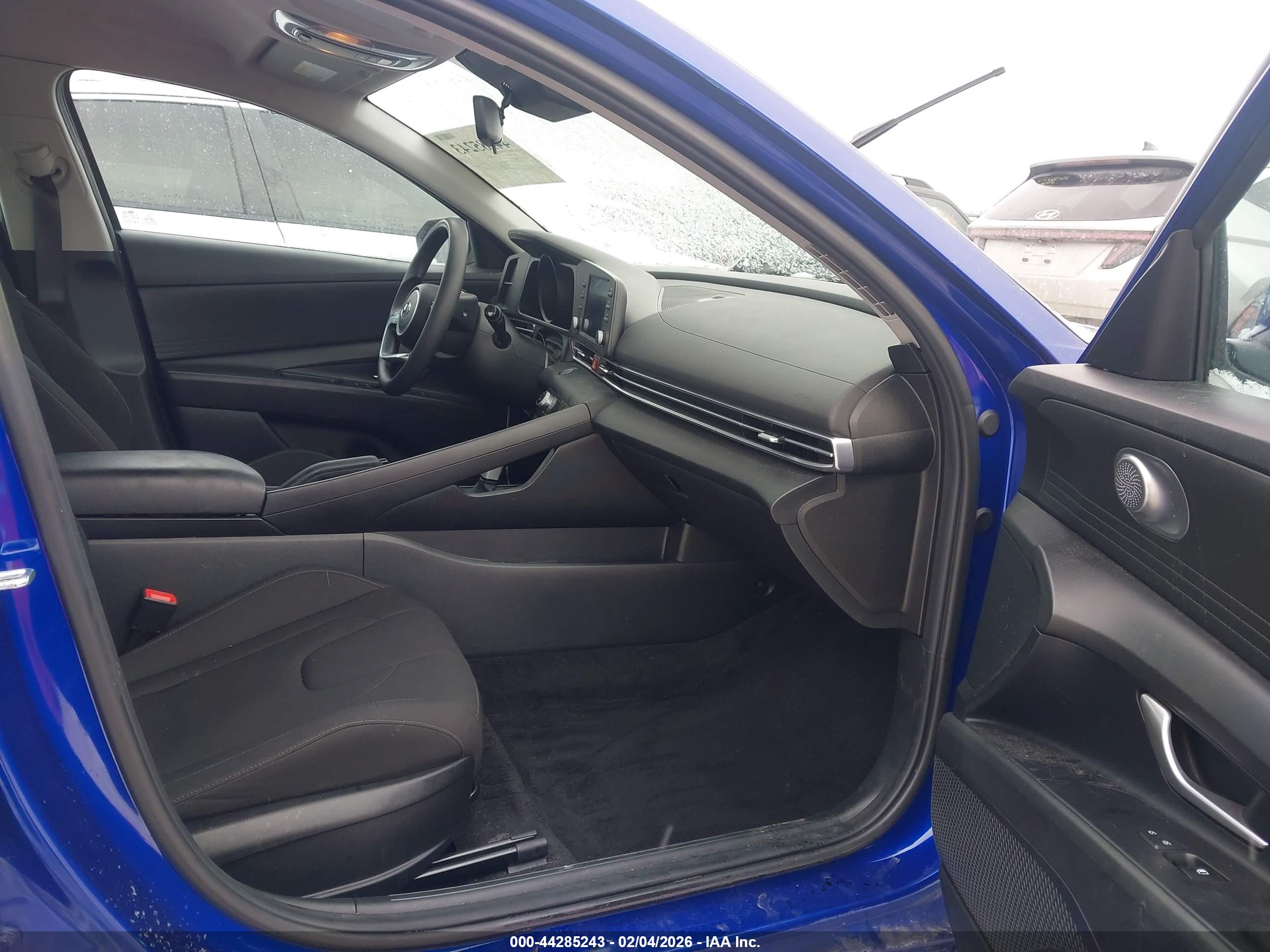 HYUNDAI ELANTRA image 5