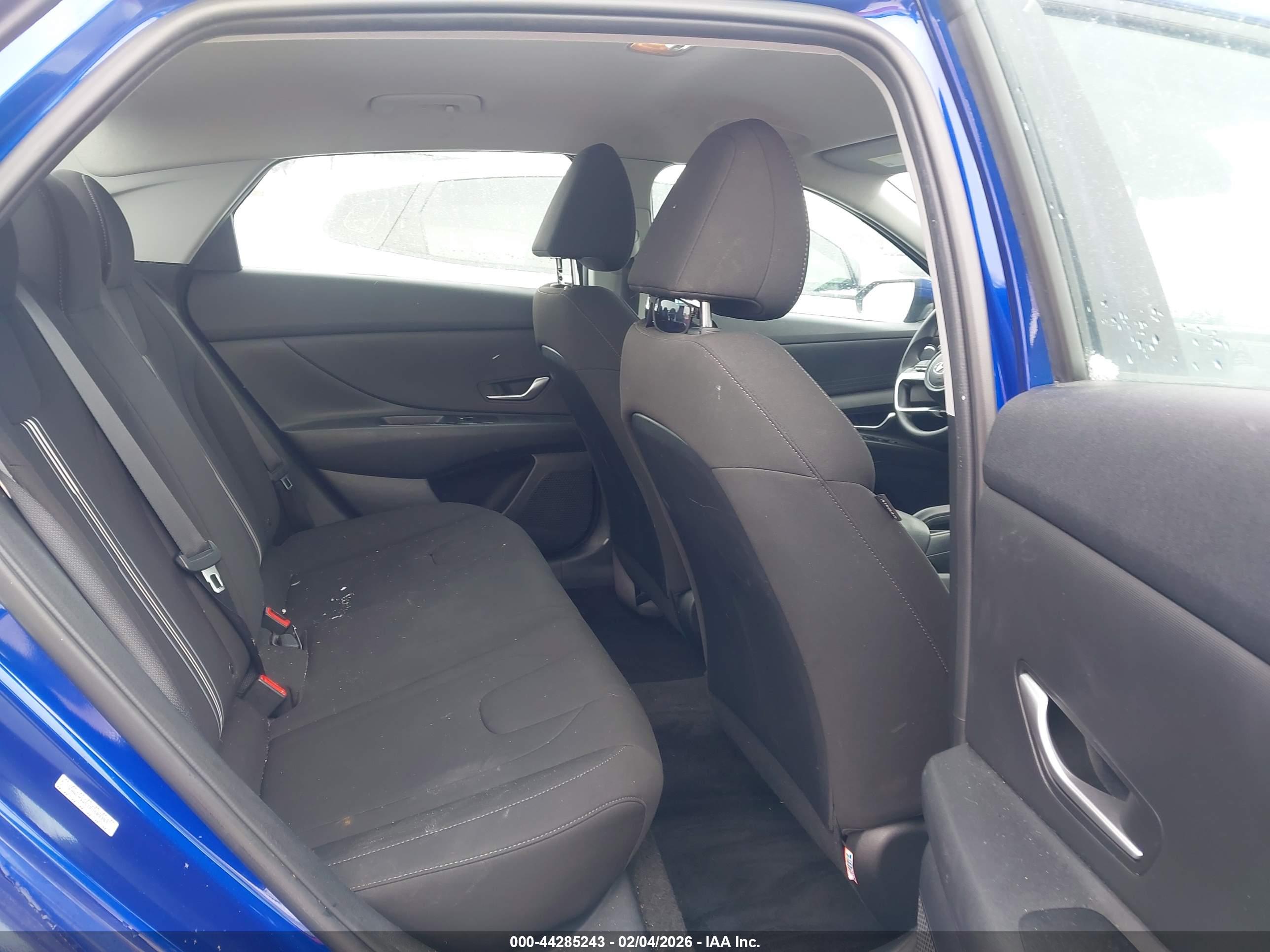 HYUNDAI ELANTRA image 8