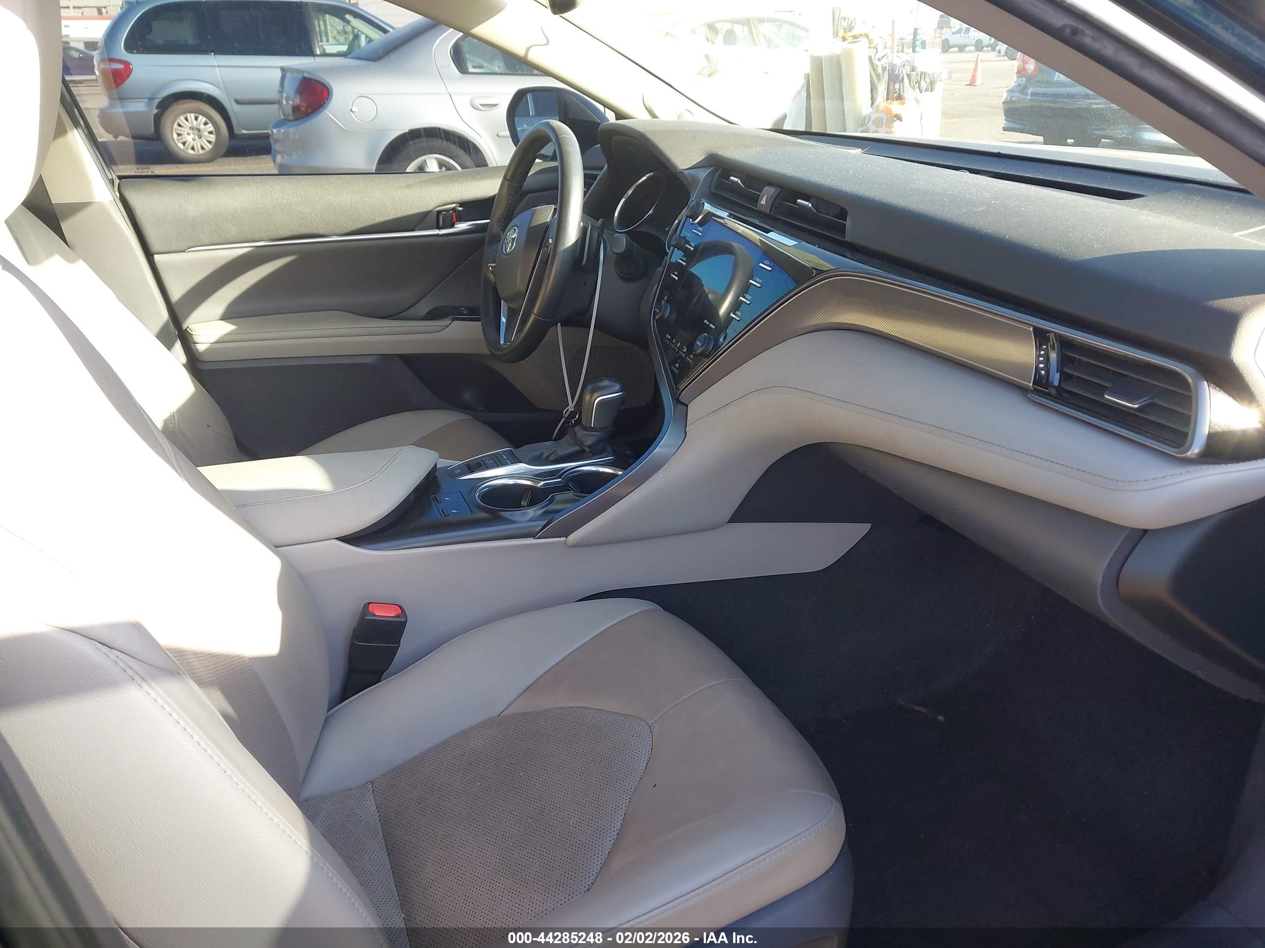 TOYOTA CAMRY image 5