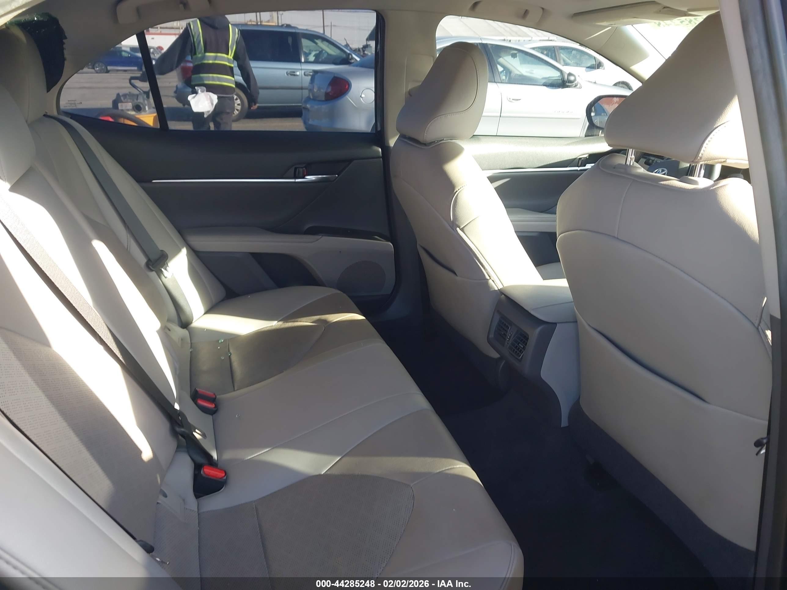 TOYOTA CAMRY image 8
