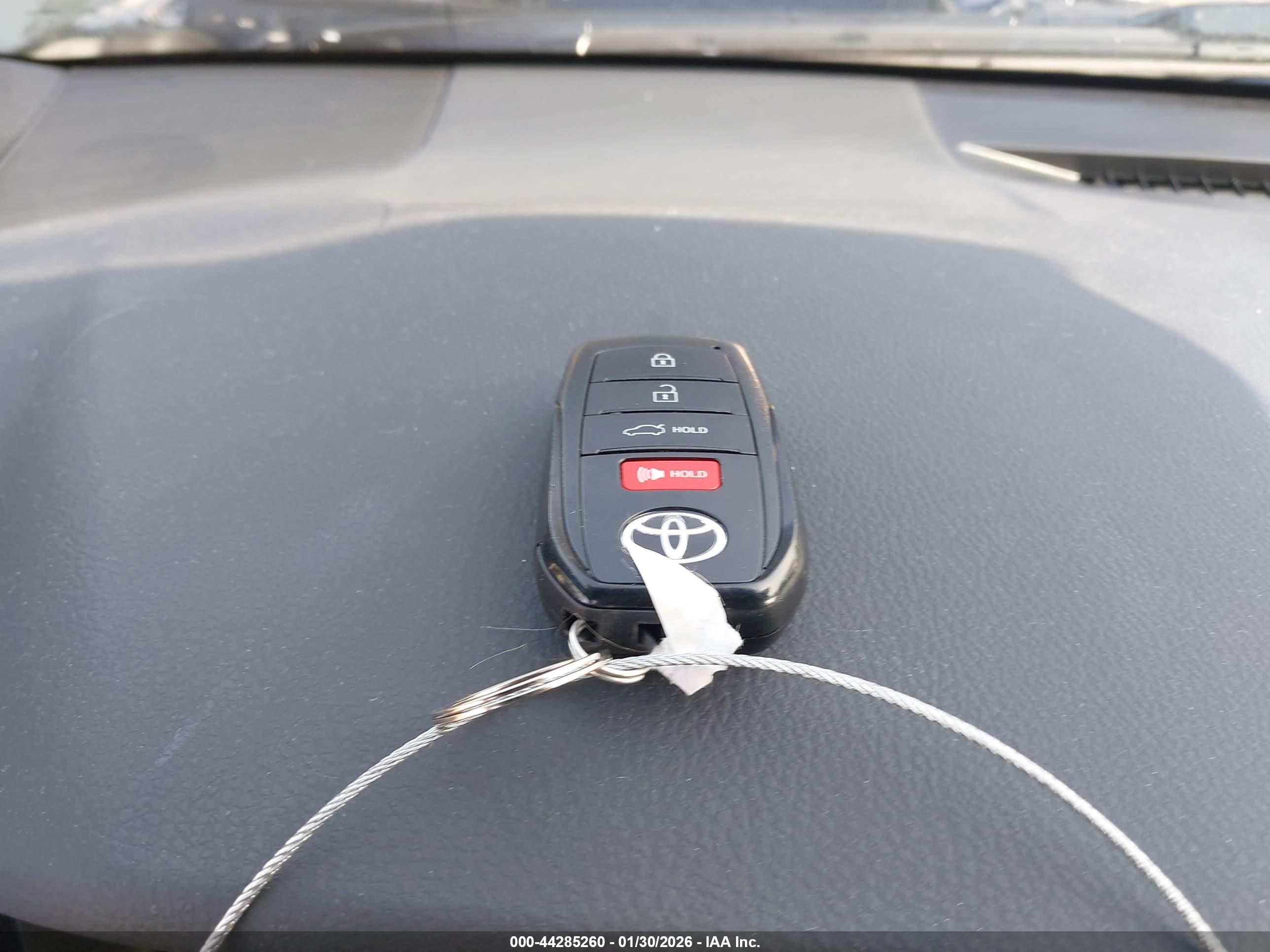 TOYOTA CAMRY image 11