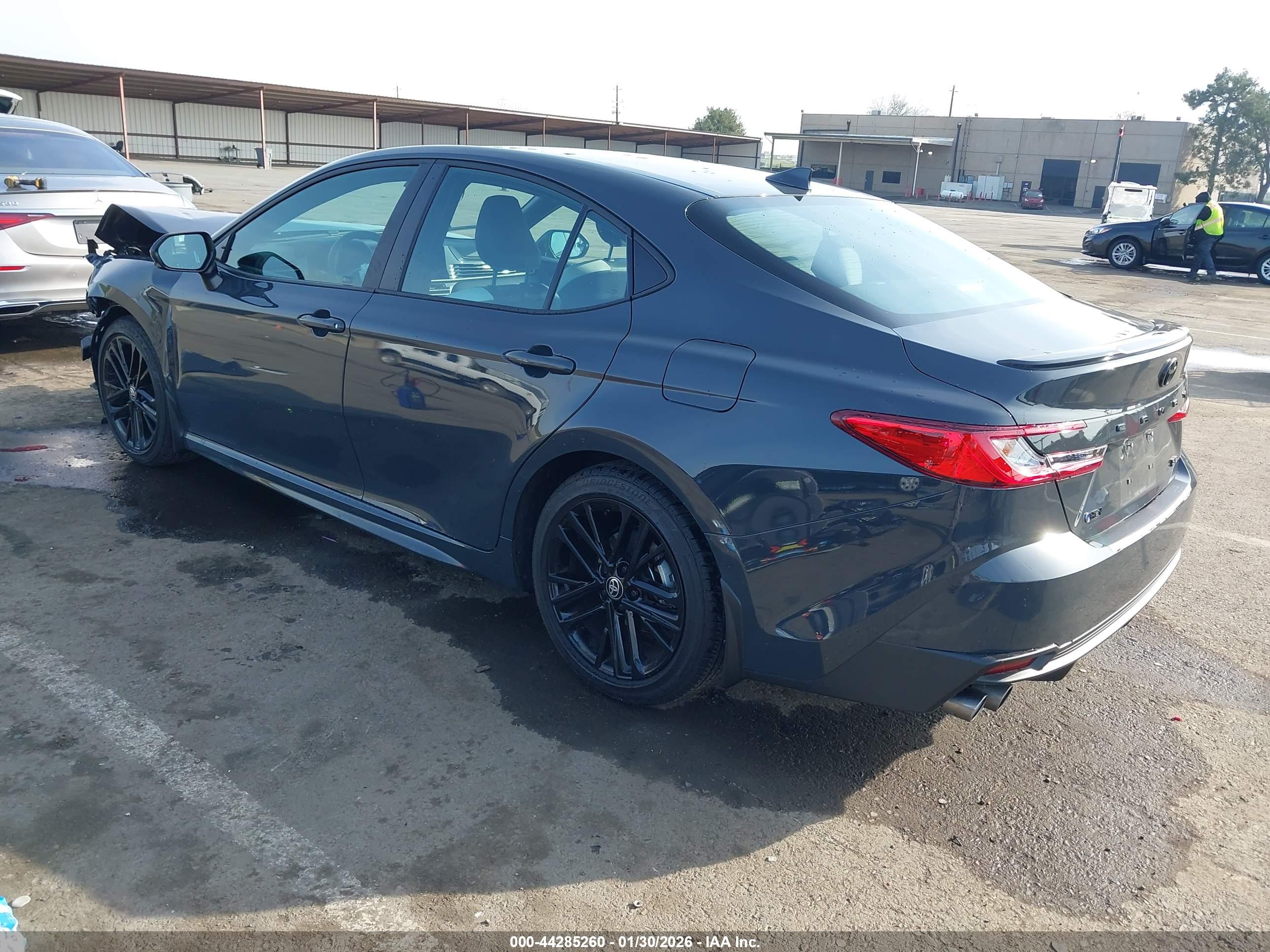 TOYOTA CAMRY image 3