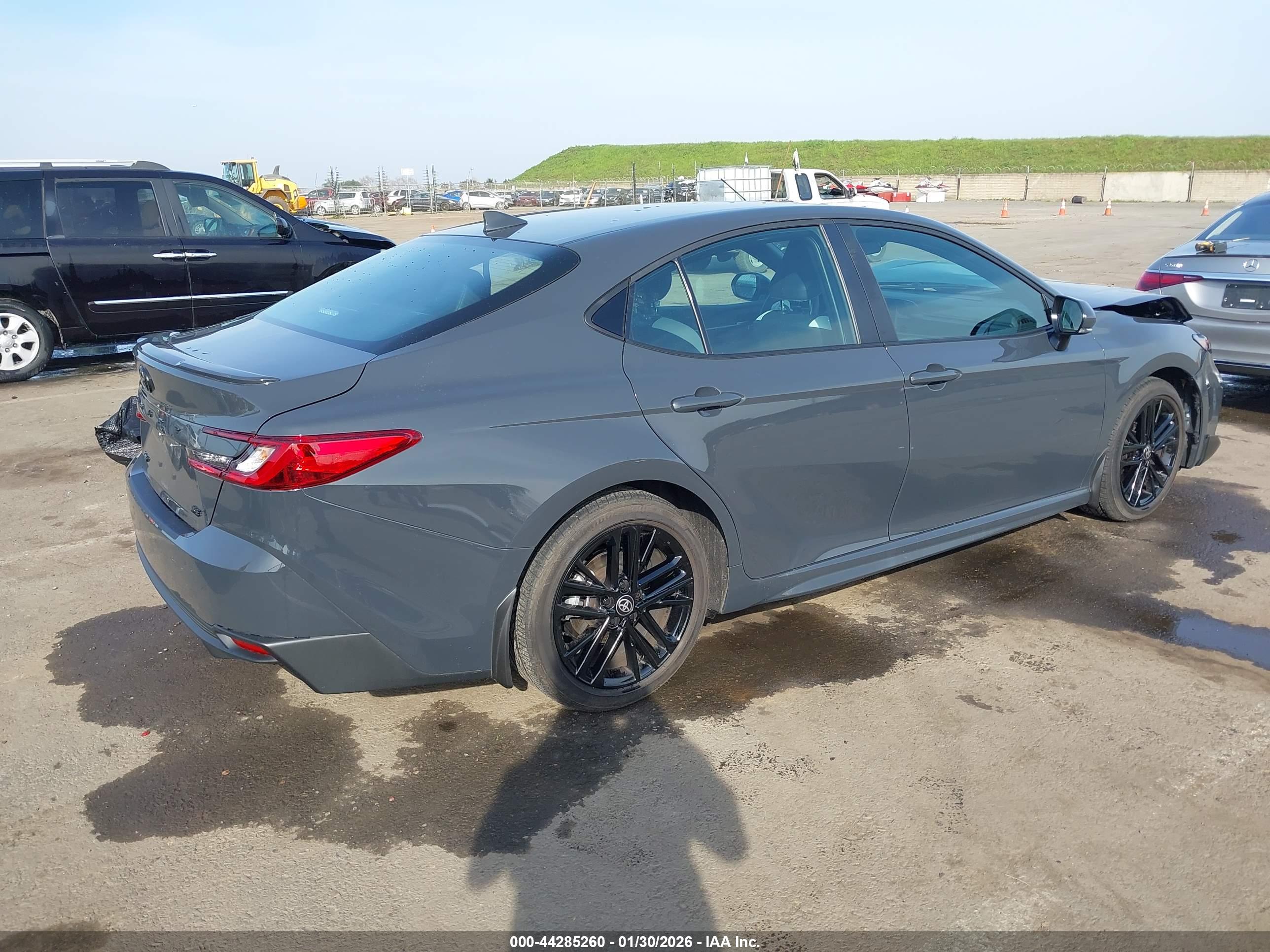 TOYOTA CAMRY image 4