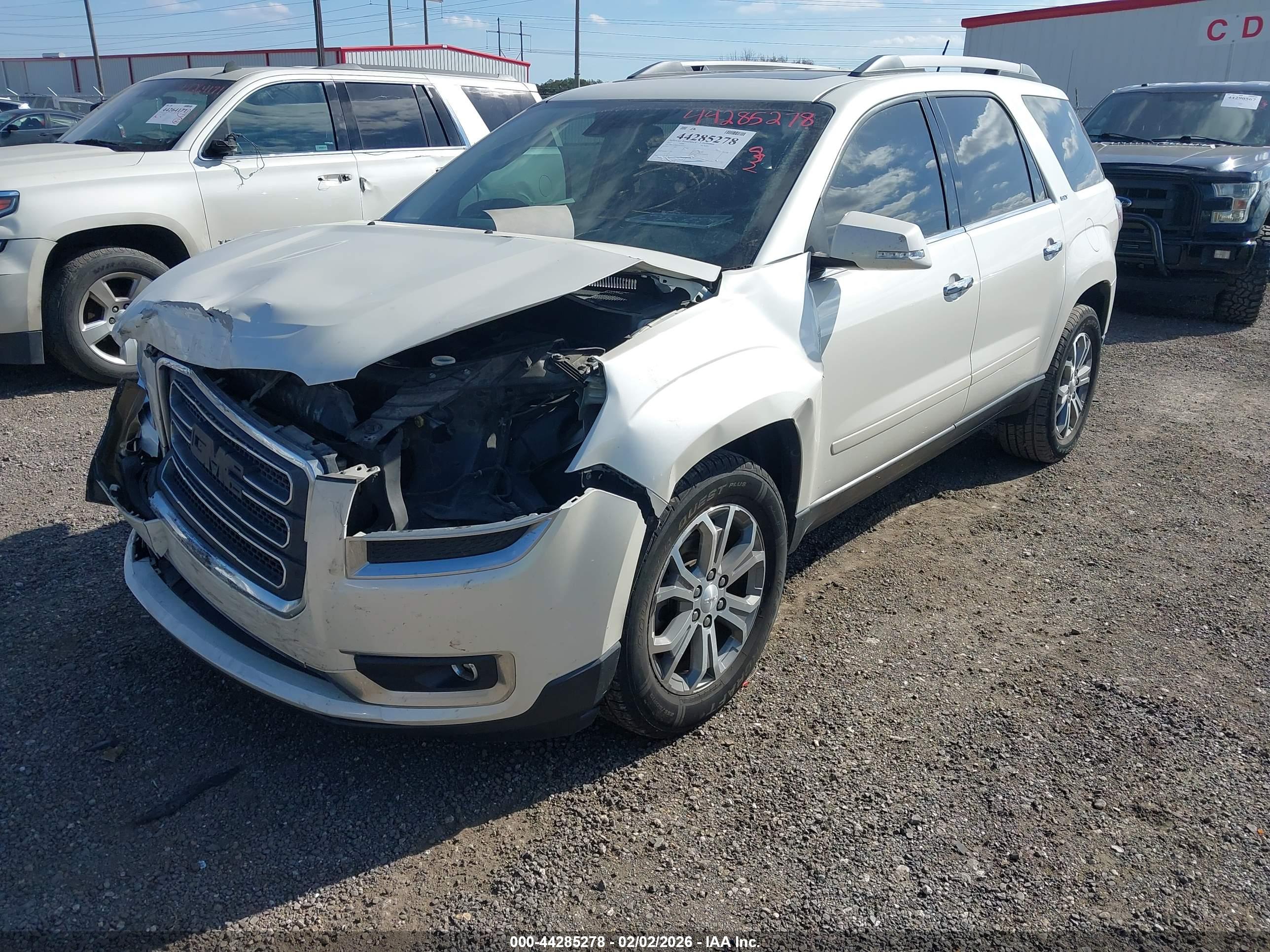 GMC ACADIA image 2