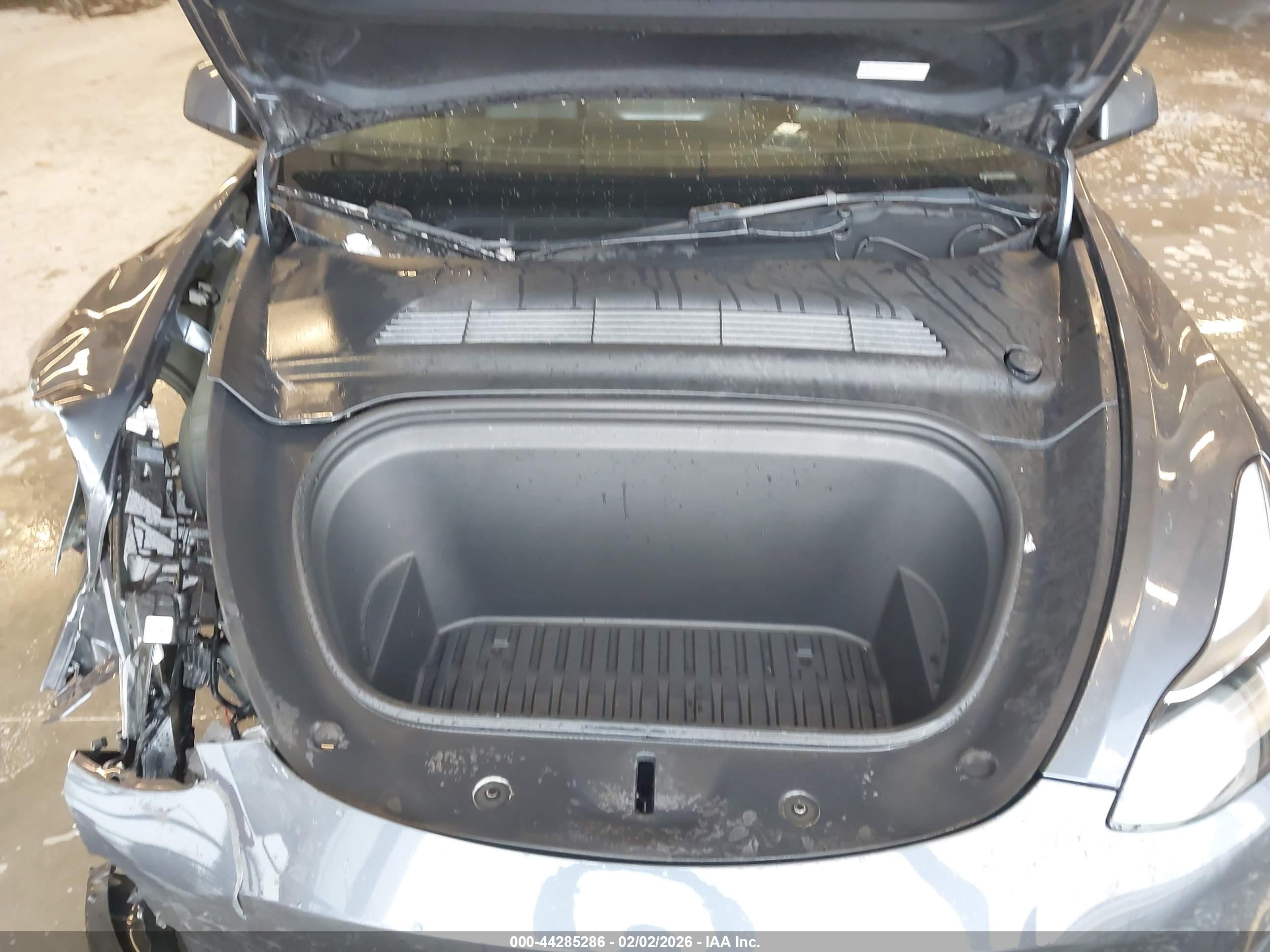 TESLA MODEL image 10