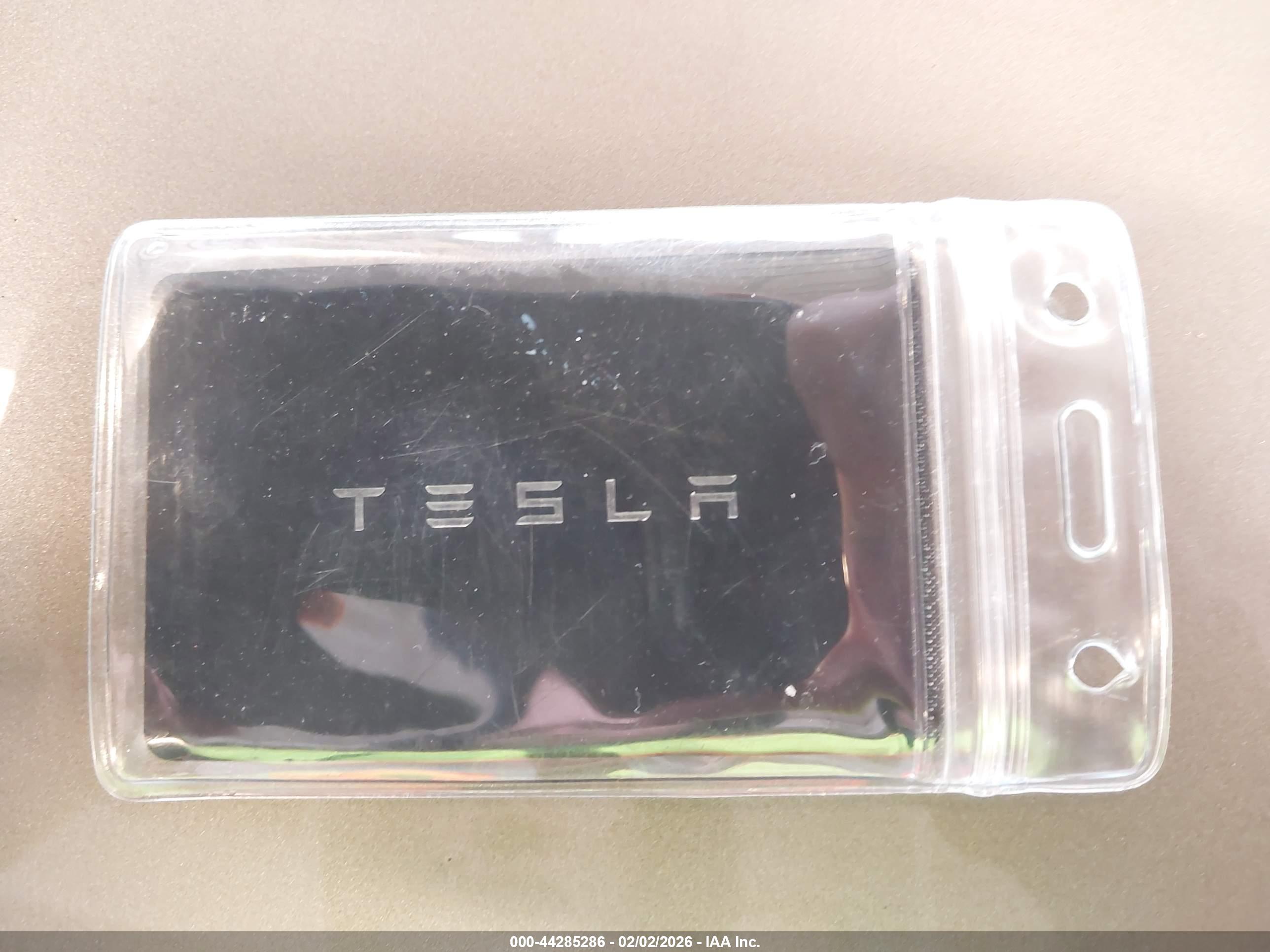 TESLA MODEL image 11