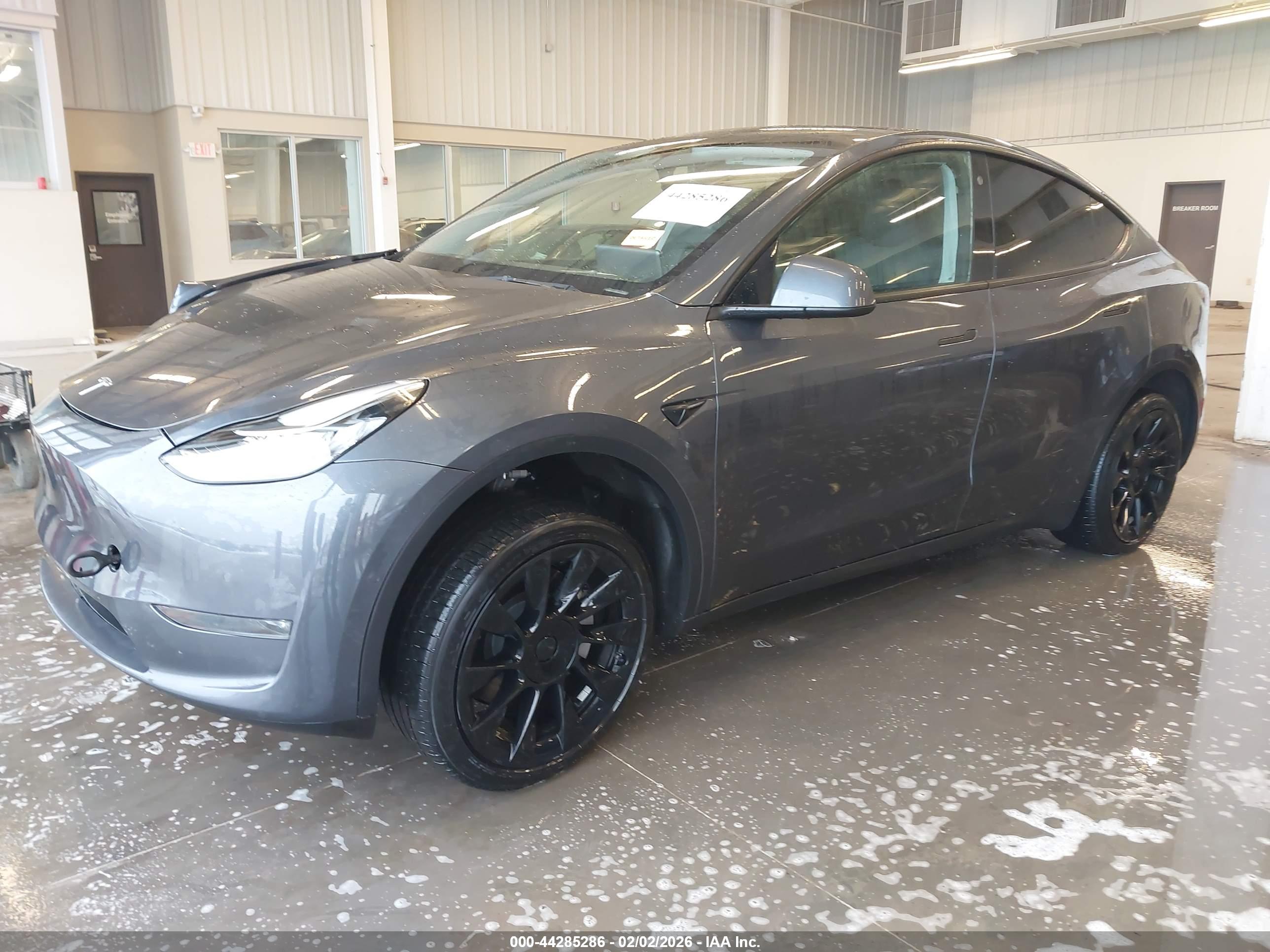 TESLA MODEL image 2
