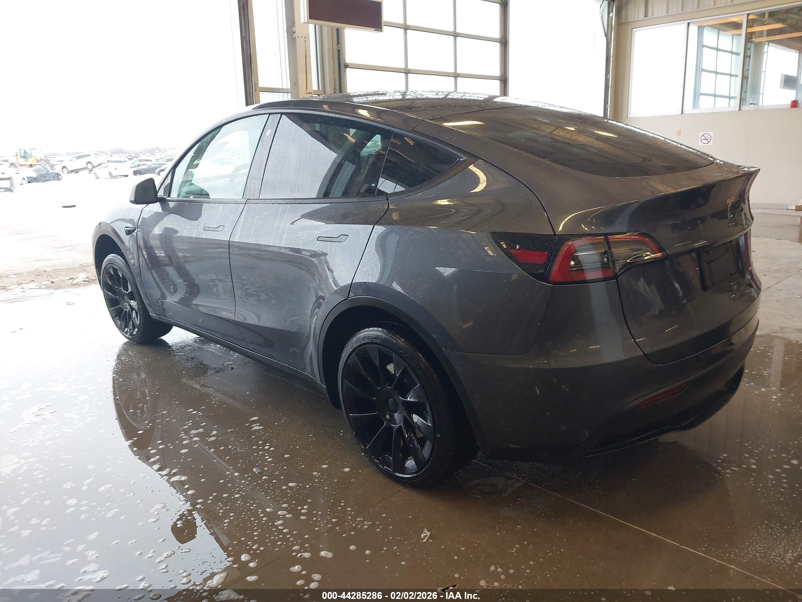 TESLA MODEL image 3