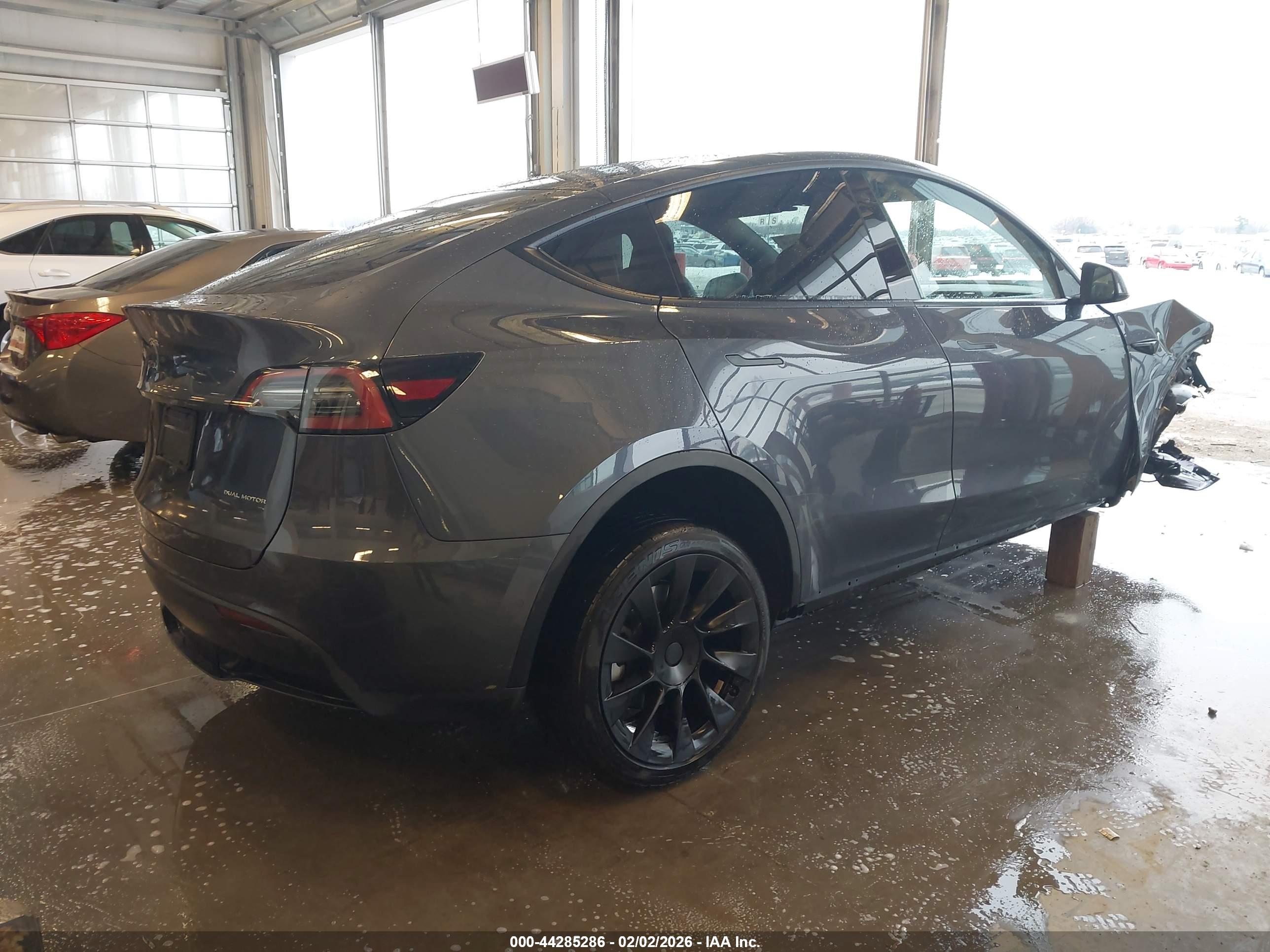 TESLA MODEL image 4