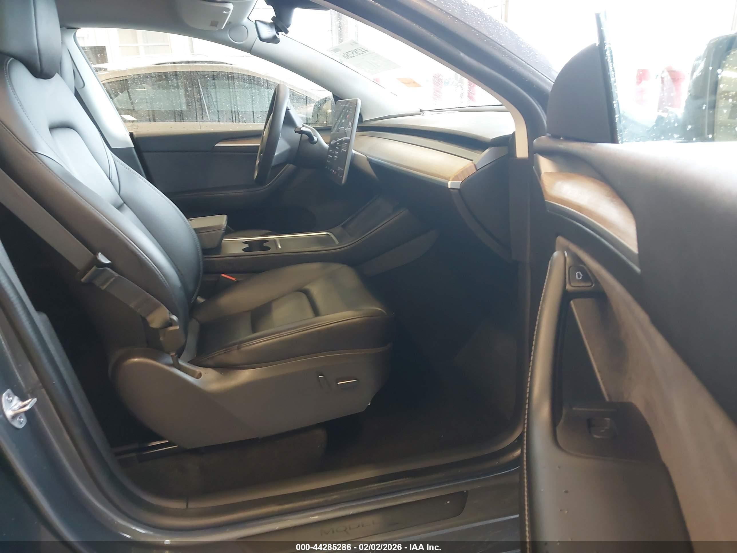 TESLA MODEL image 5