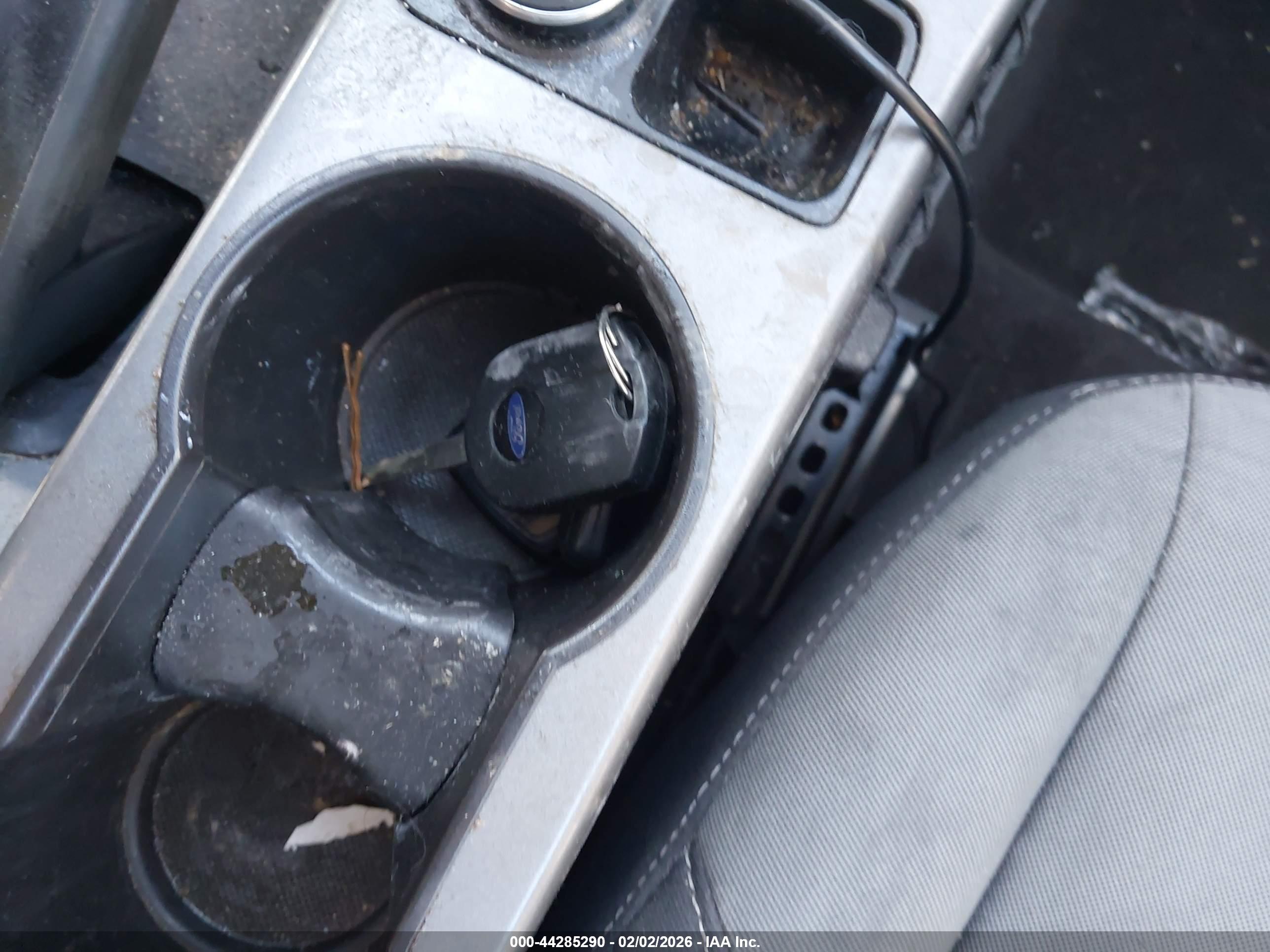 FORD ESCAPE image 11