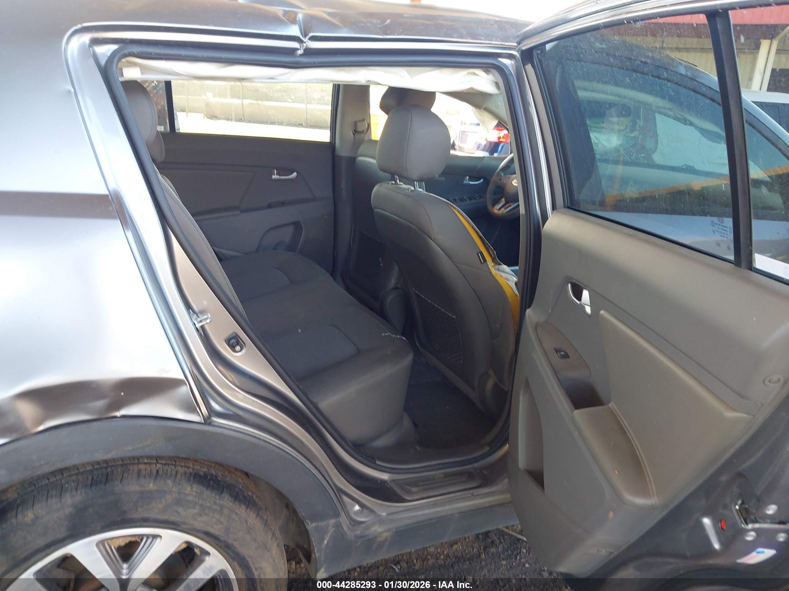 KIA SPORTAGE image 8