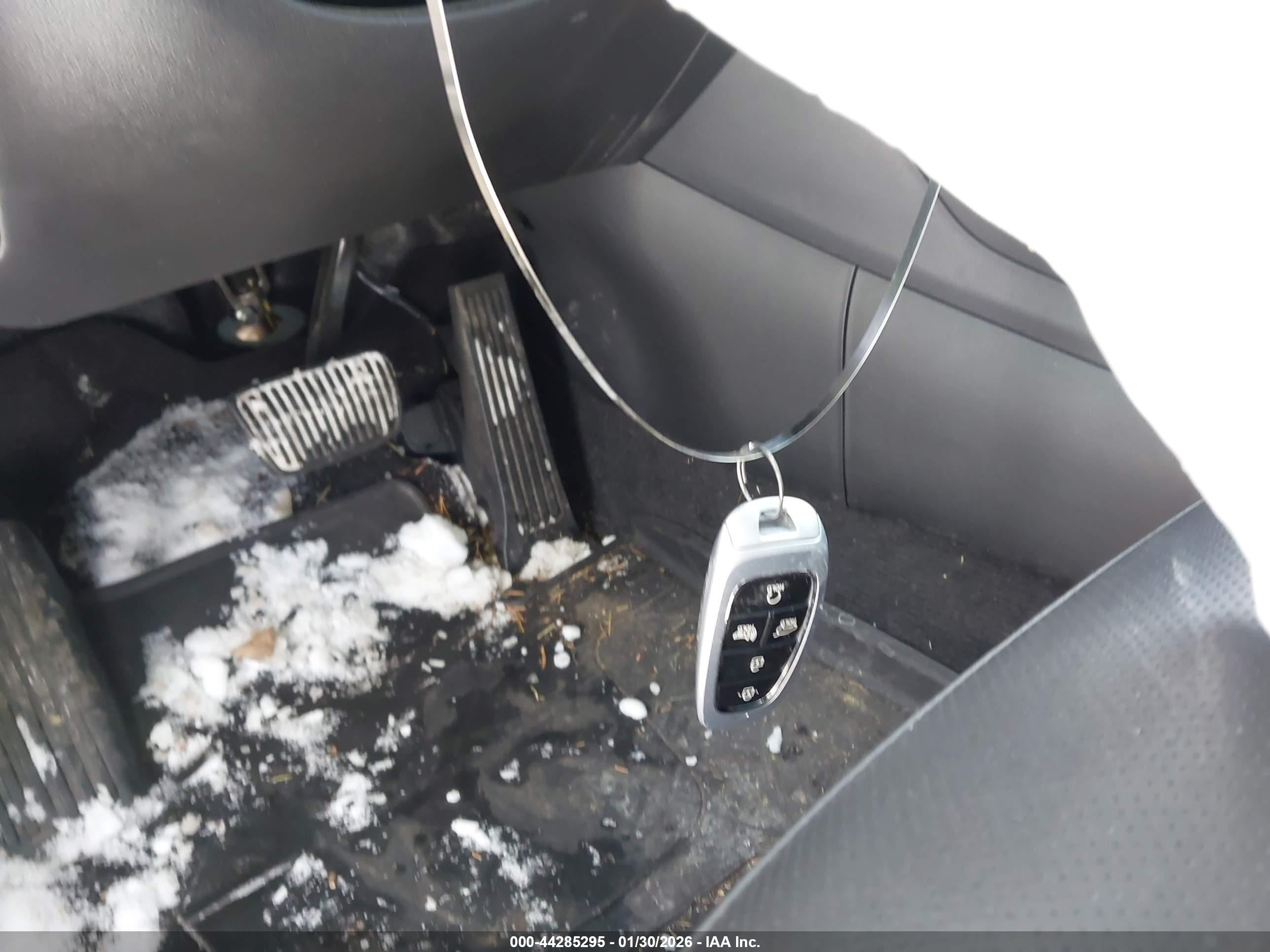 HYUNDAI TUCSON image 11
