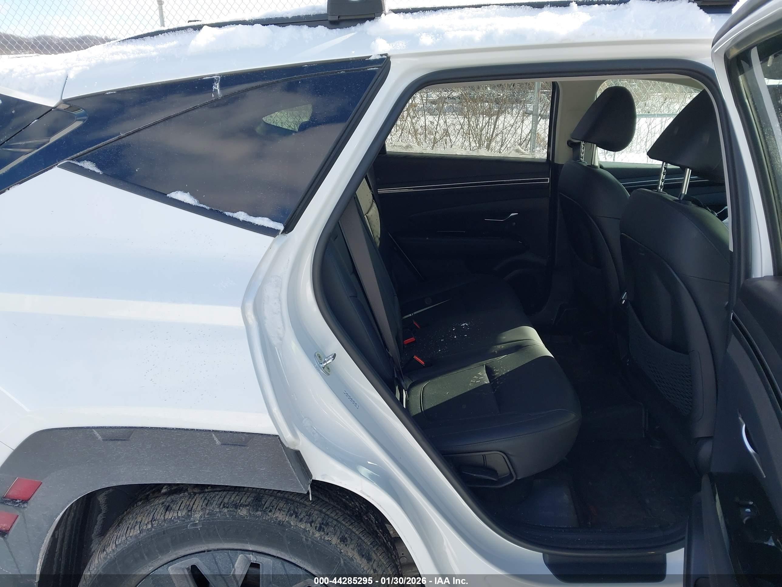 HYUNDAI TUCSON image 8