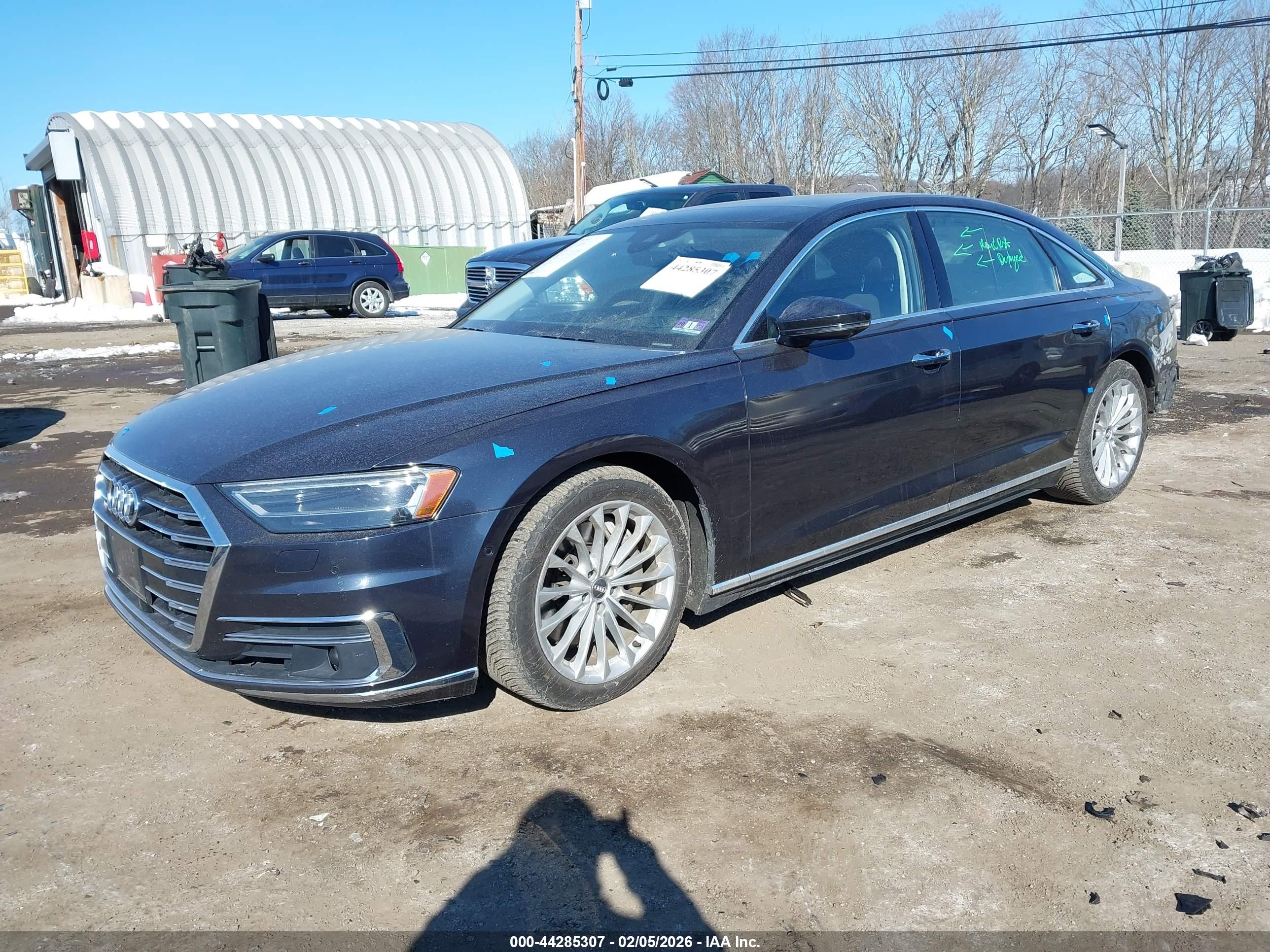 AUDI A8 image 2