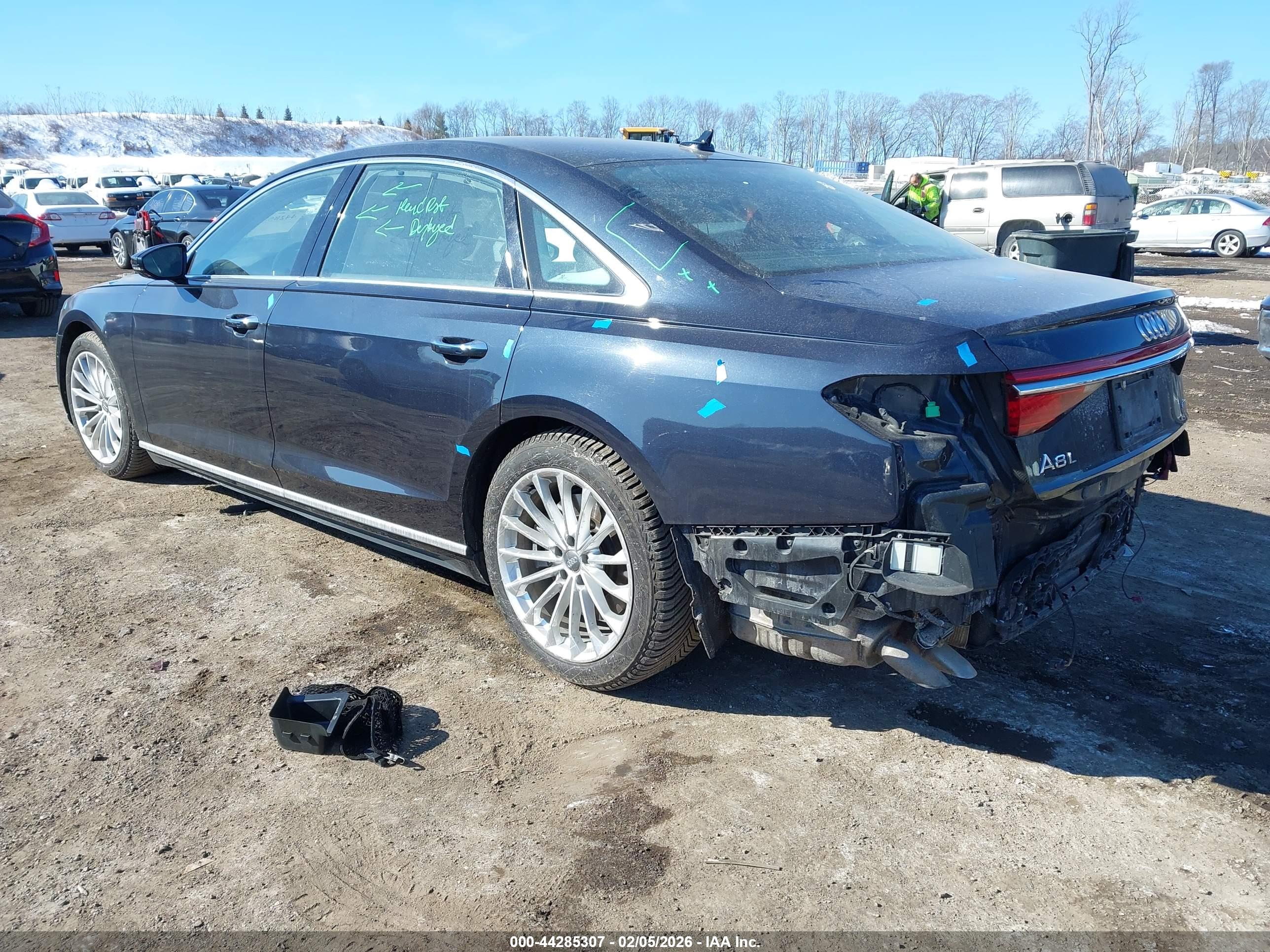 AUDI A8 image 3
