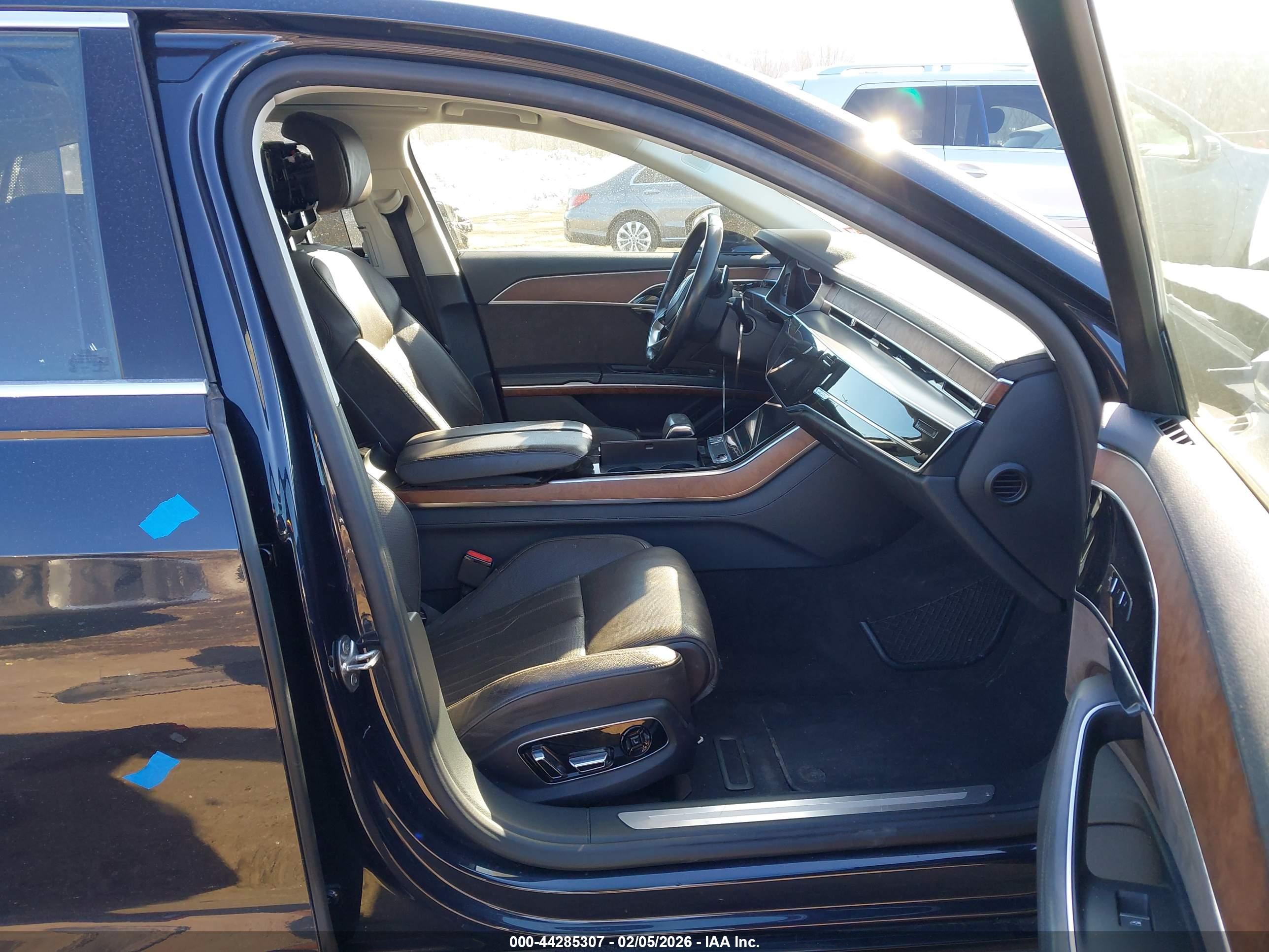 AUDI A8 image 5