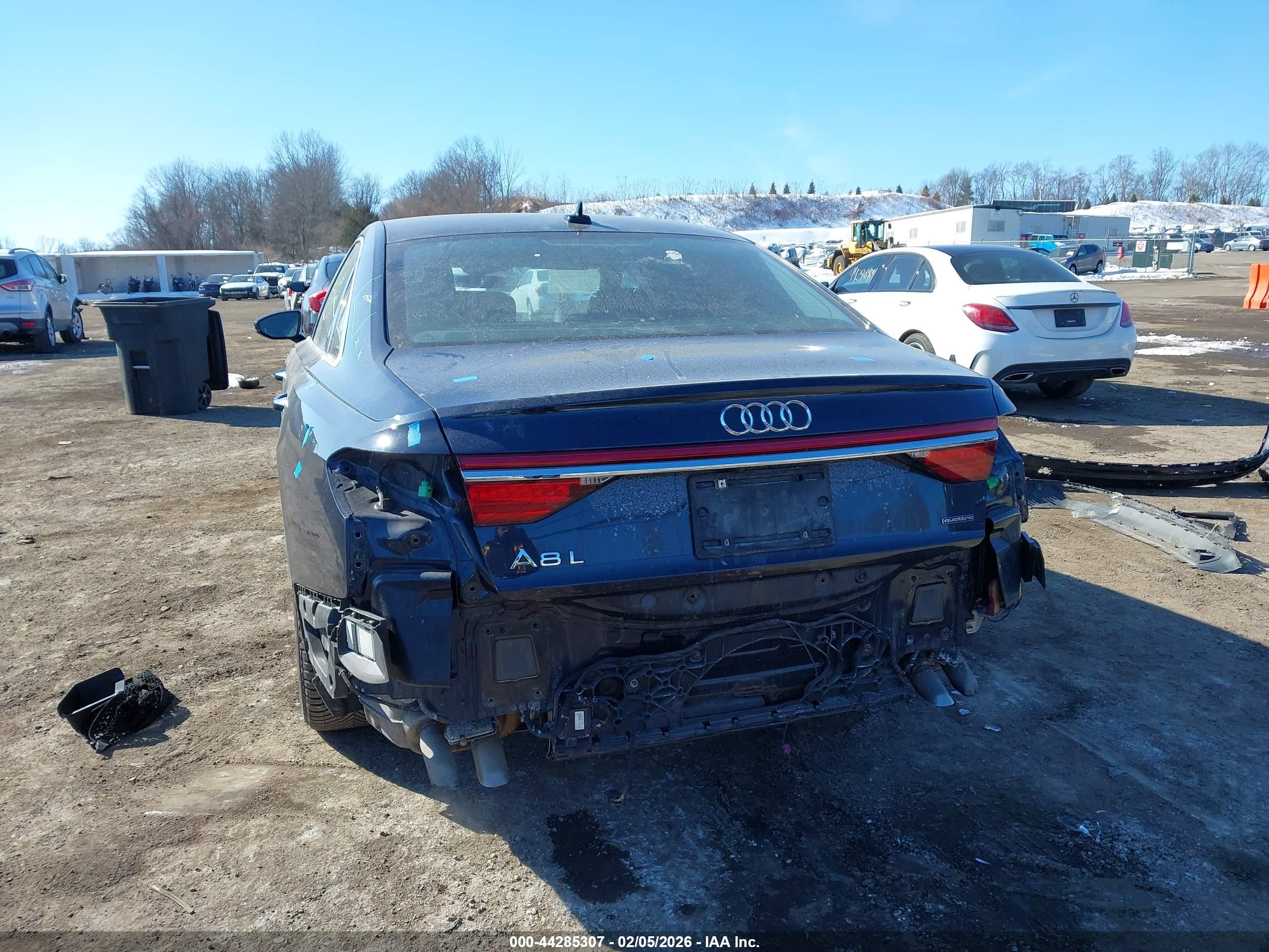 AUDI A8 image 6