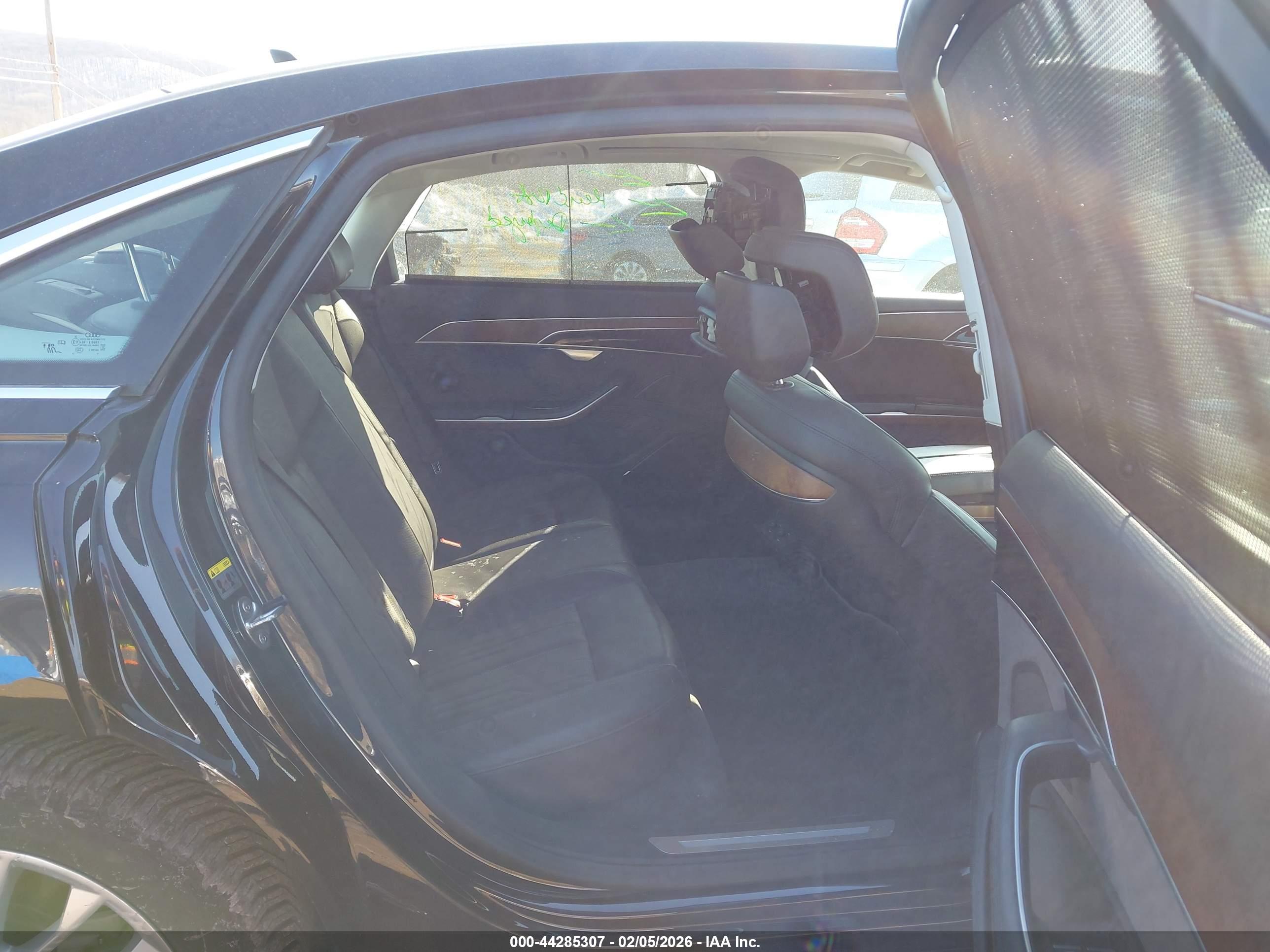 AUDI A8 image 8