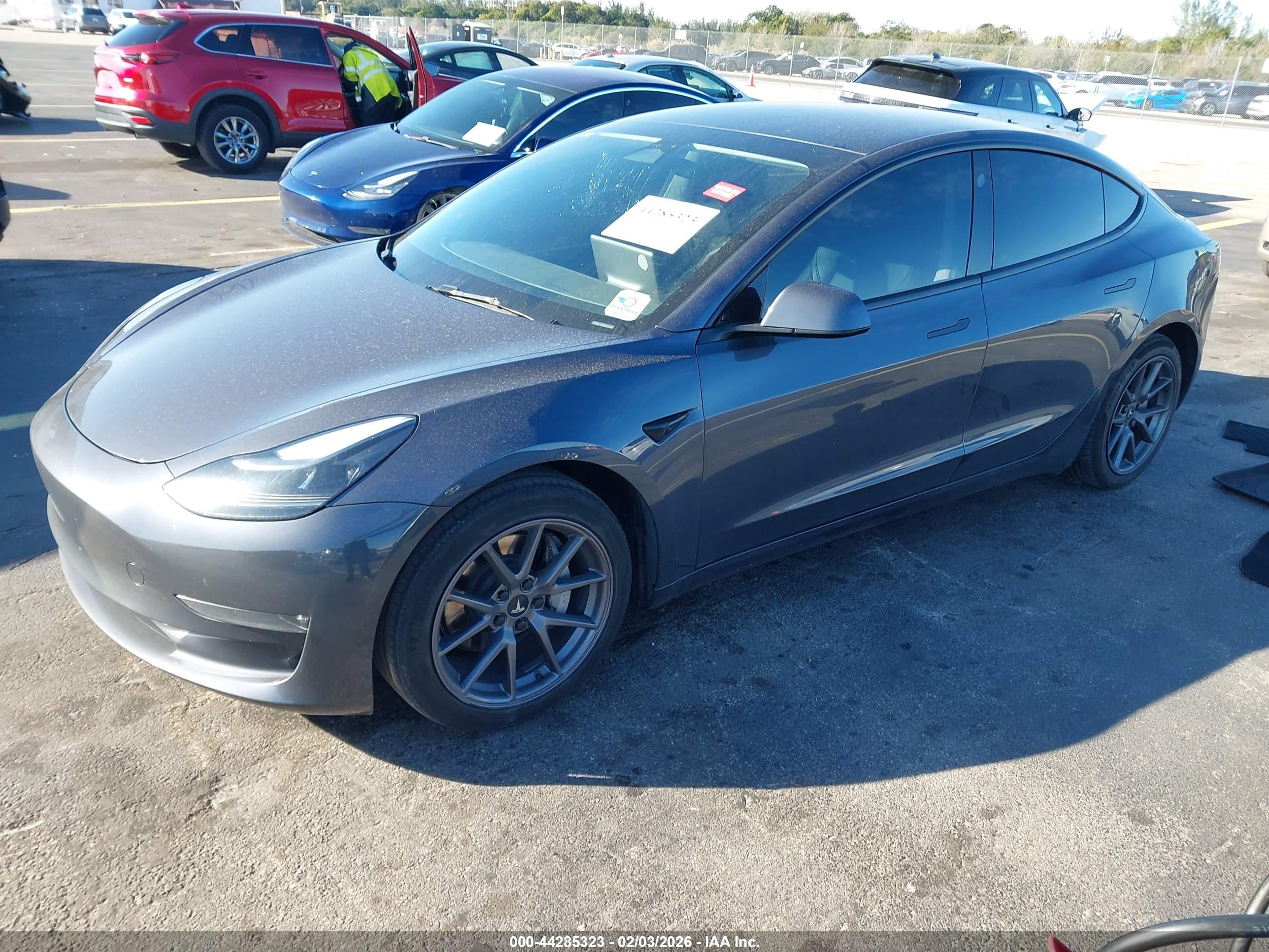 TESLA MODEL image 2