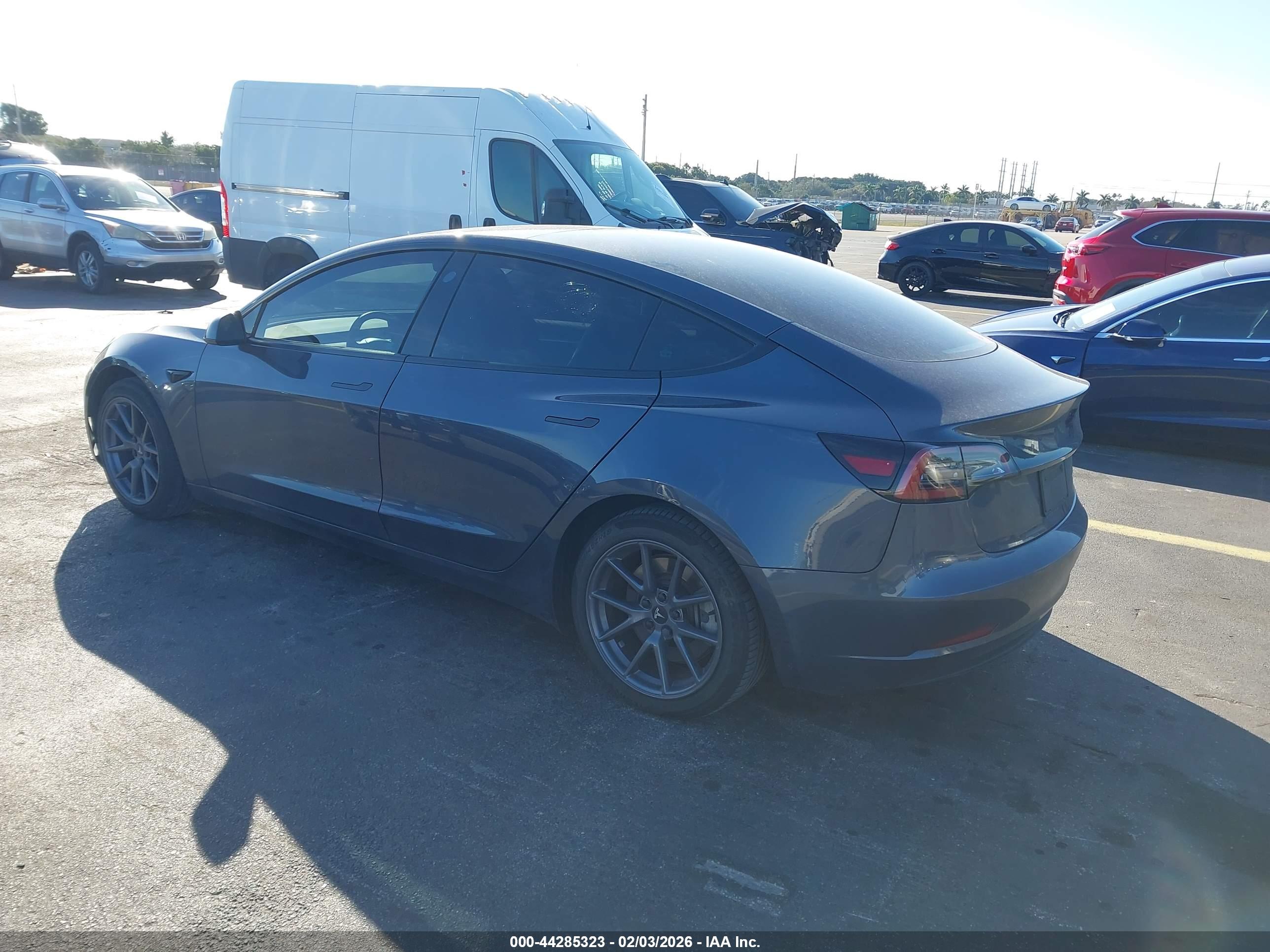 TESLA MODEL image 3