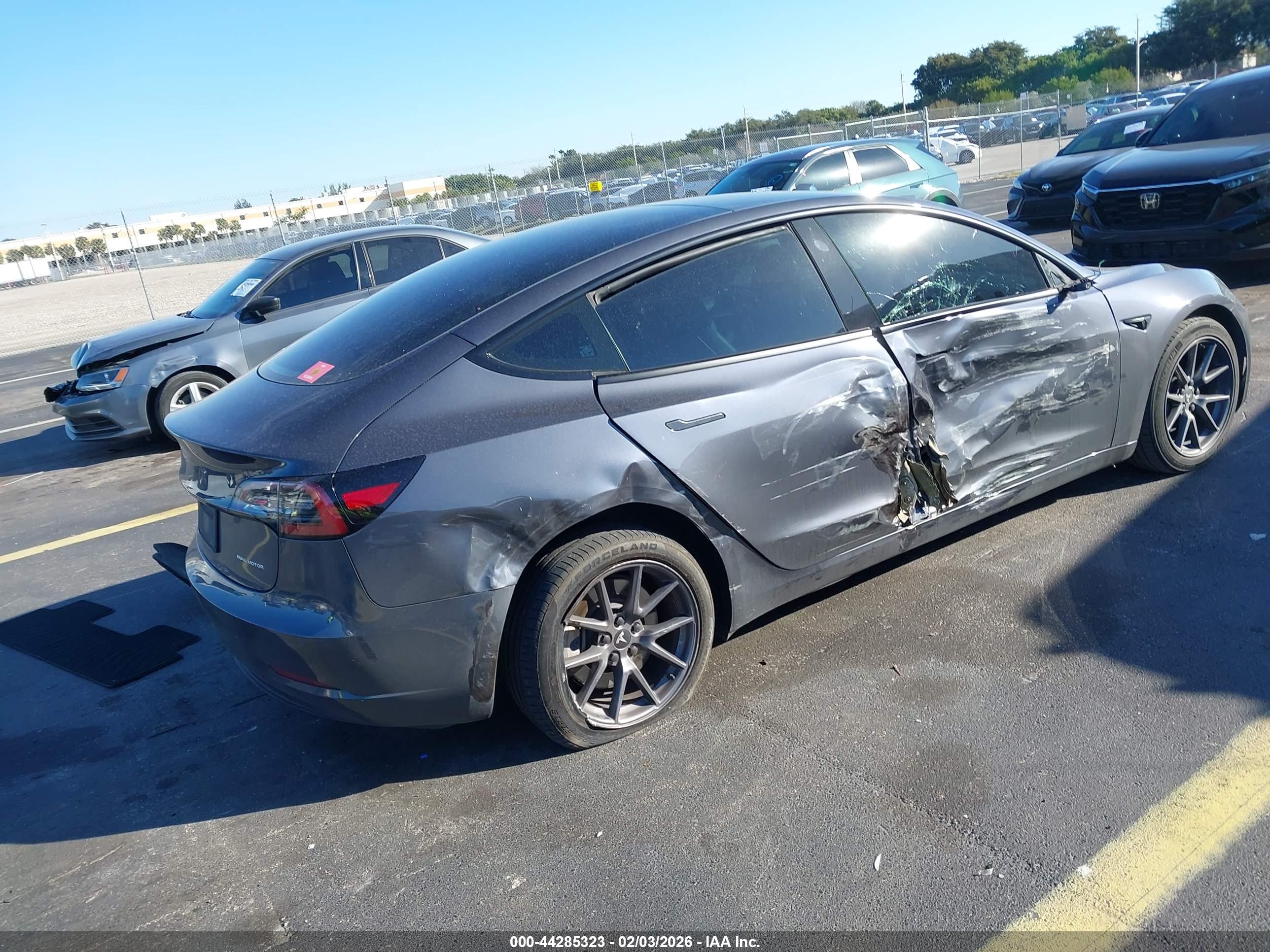 TESLA MODEL image 4