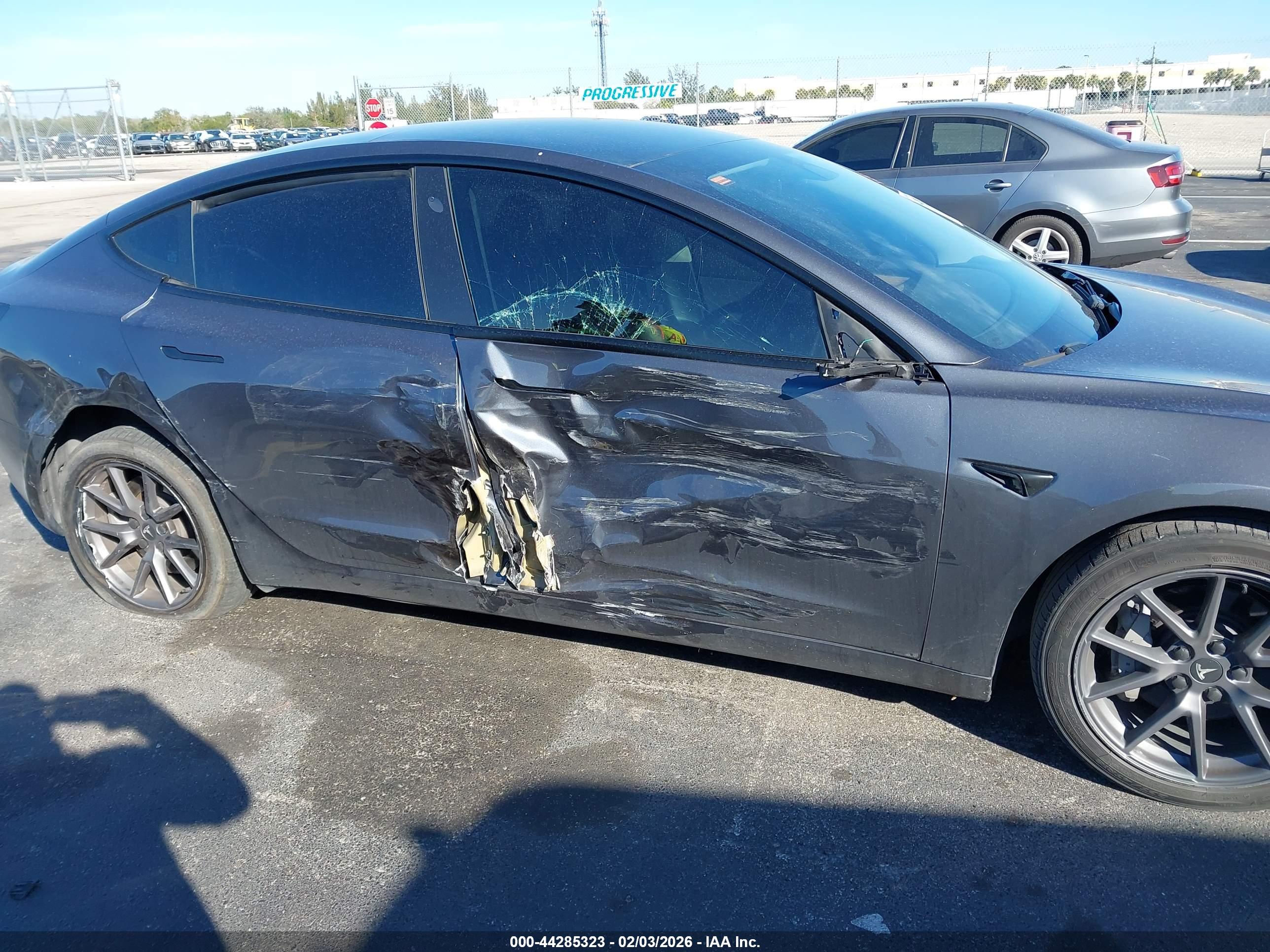 TESLA MODEL image 6