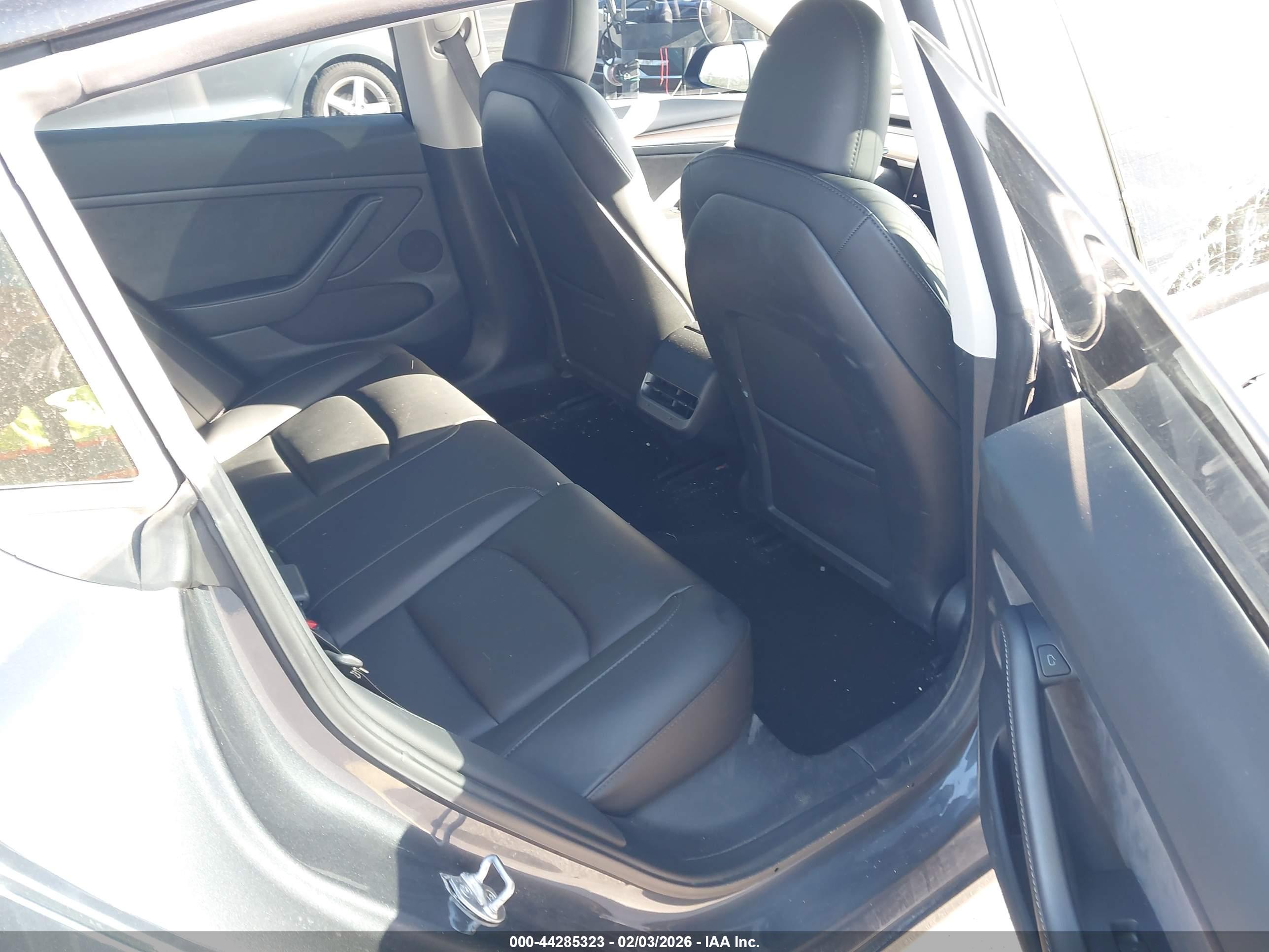 TESLA MODEL image 8