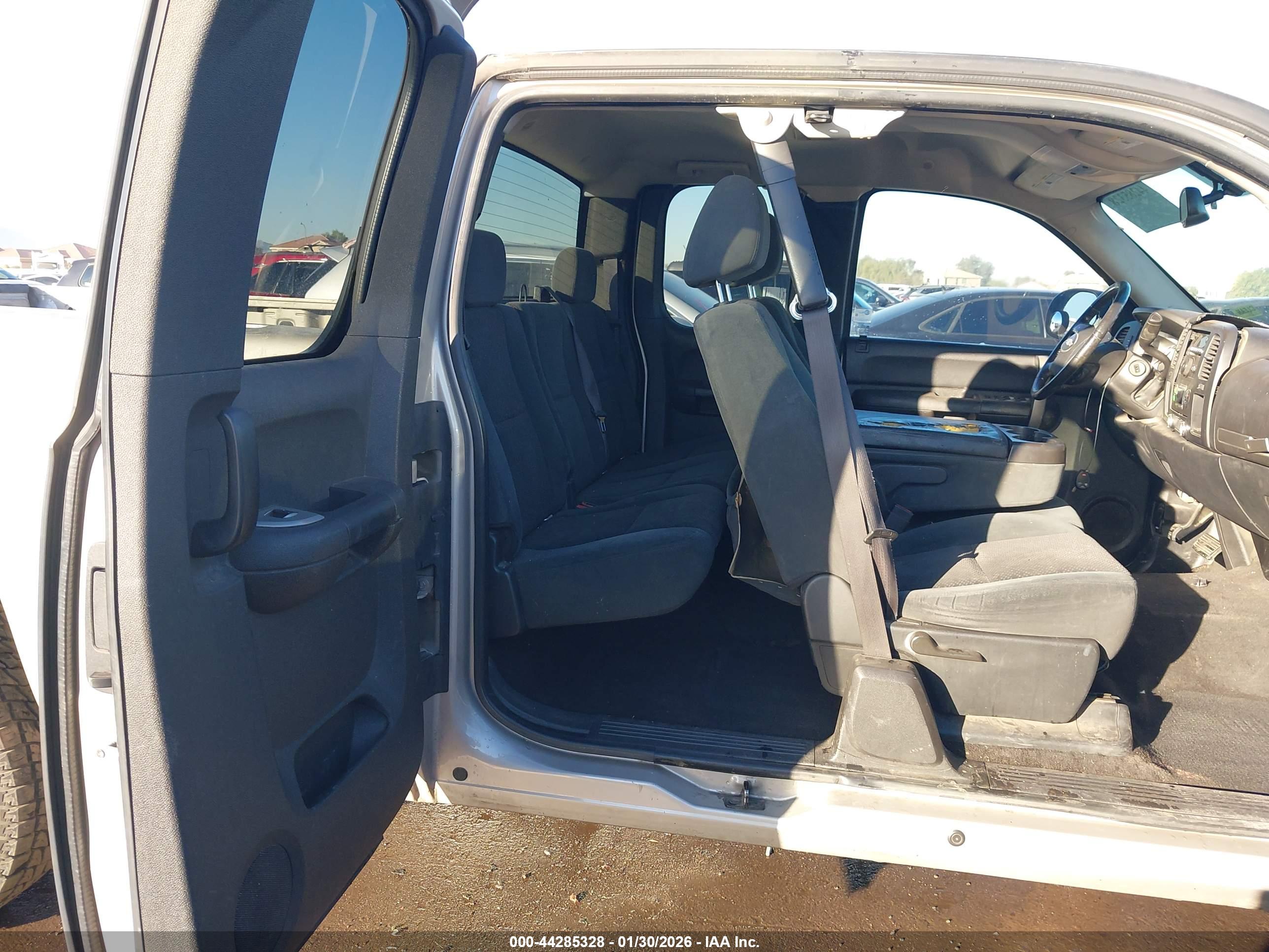 CHEVROLET SILVERADO image 8